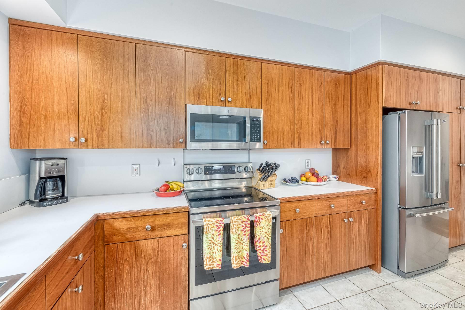 17 Crescent Way, Shelter Island, NY 11964