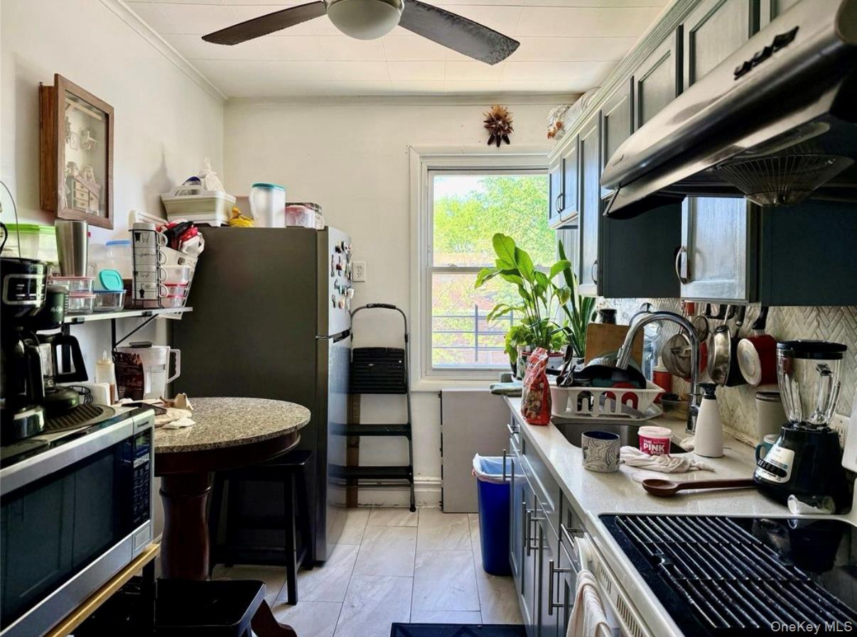 6911 58th Road, Maspeth, NY 11378