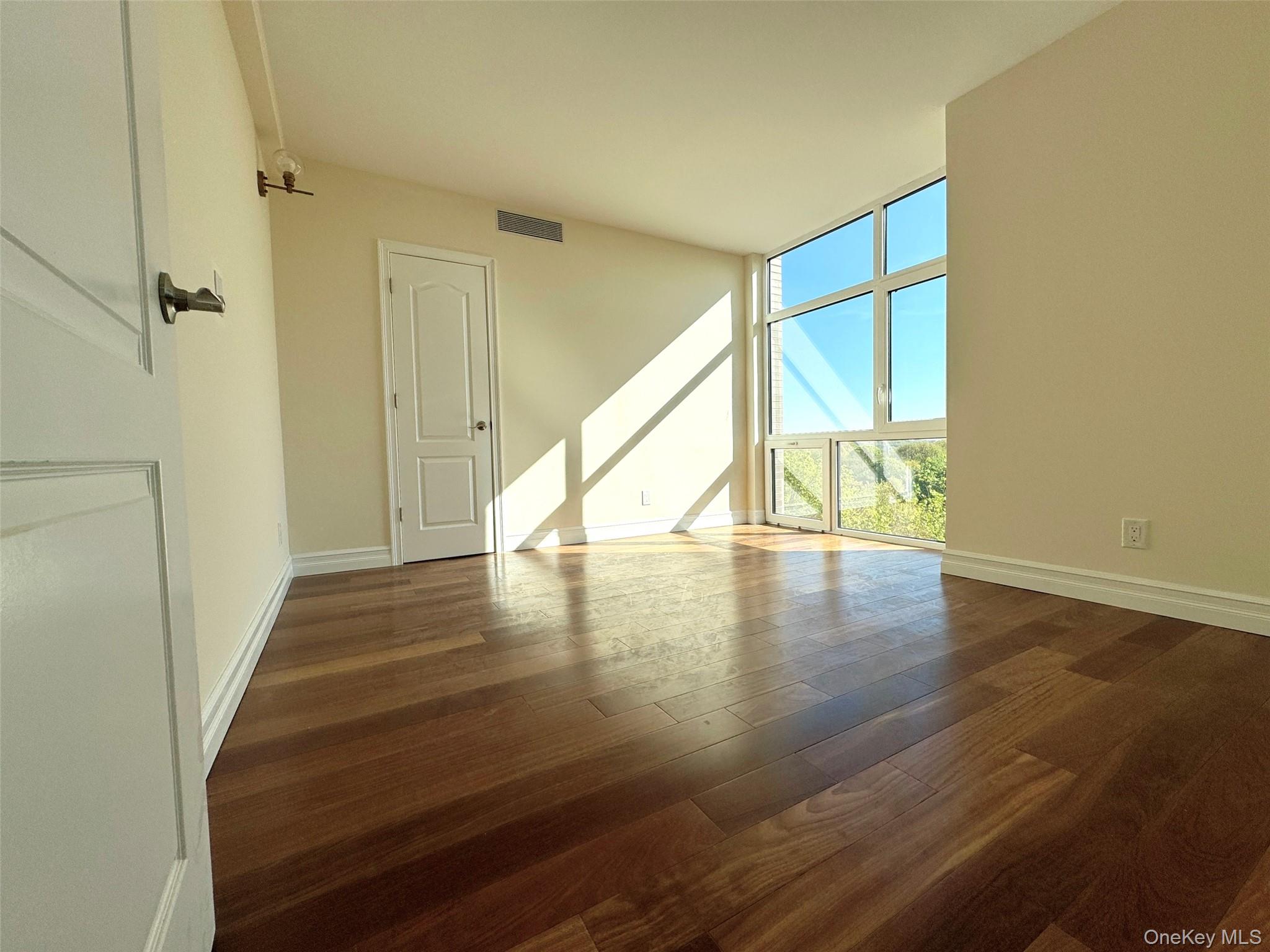 65-18 Austin St, Unit 7H, Rego Park, NY 11374