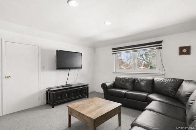 890 Thompson Drive, Bay Shore, NY 11706