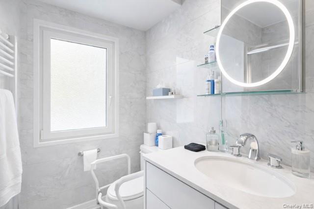 890 Thompson Drive, Bay Shore, NY 11706