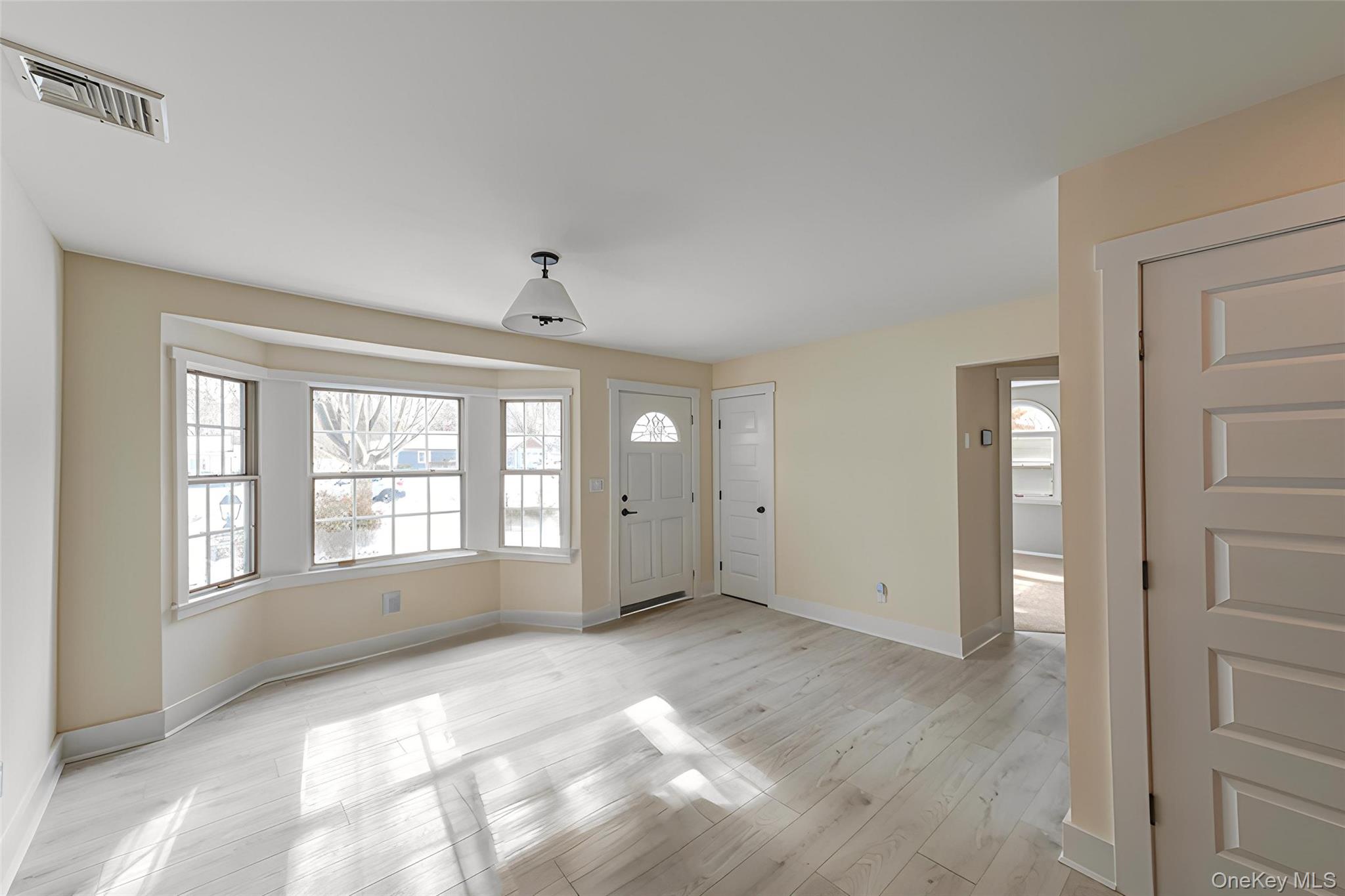 5 Breslau Street, Bay Shore, NY 11706