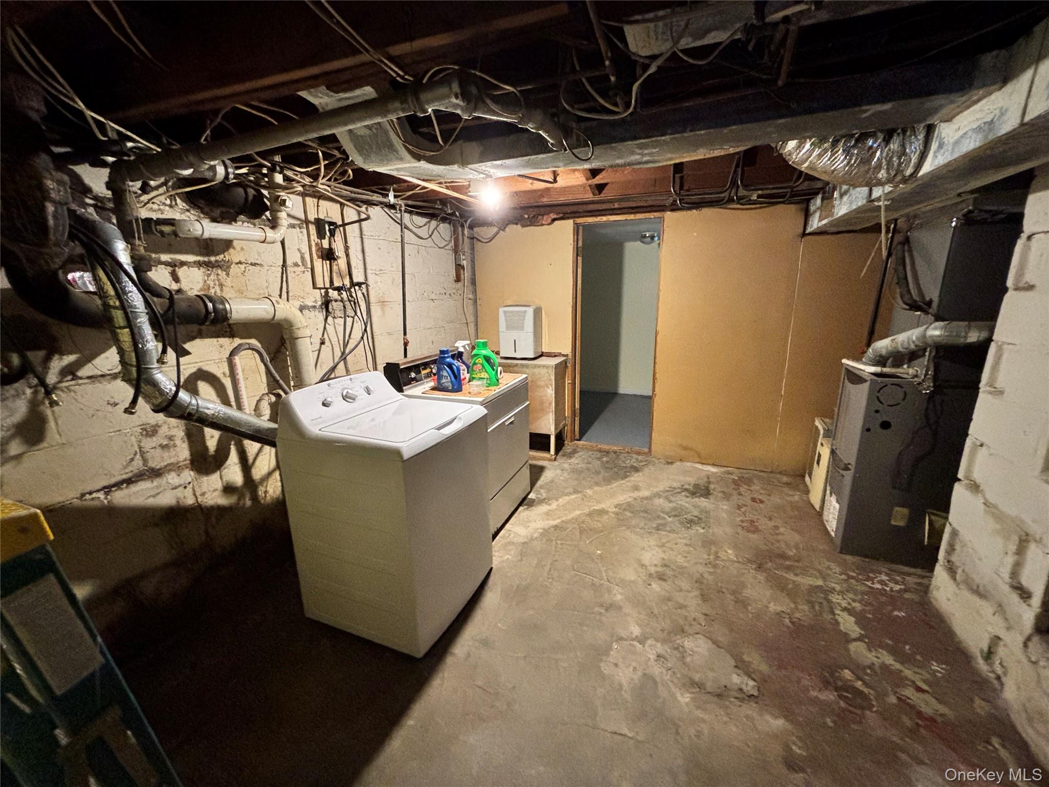 355 Pinelawn Avenue, Copiague, NY 11726