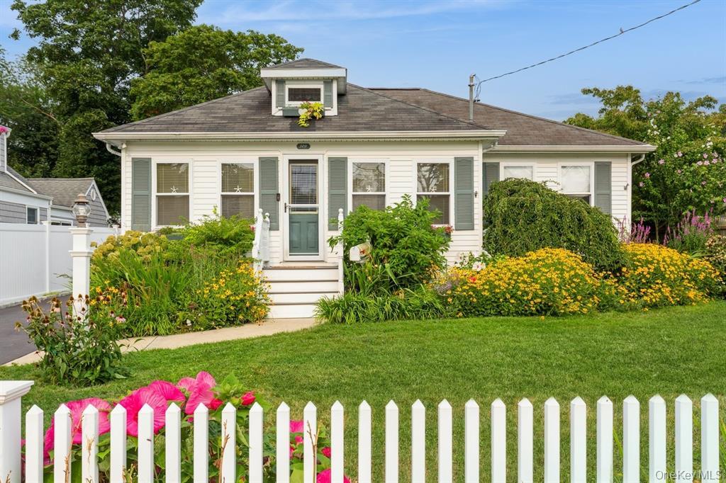 109 Roosevelt Avenue, Sayville, NY 11782