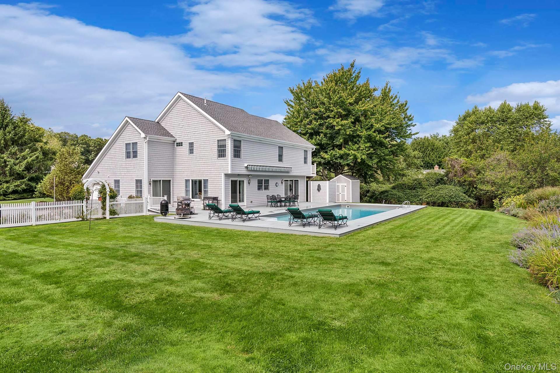 8 Wood Edge Court, Water Mill, NY 11976