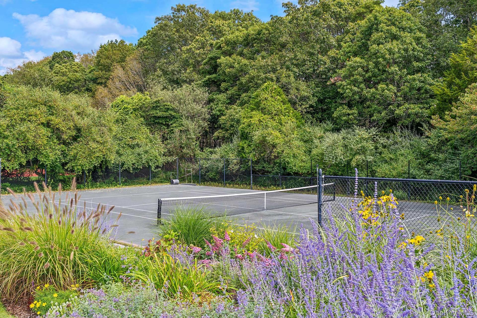 8 Wood Edge Court, Water Mill, NY 11976