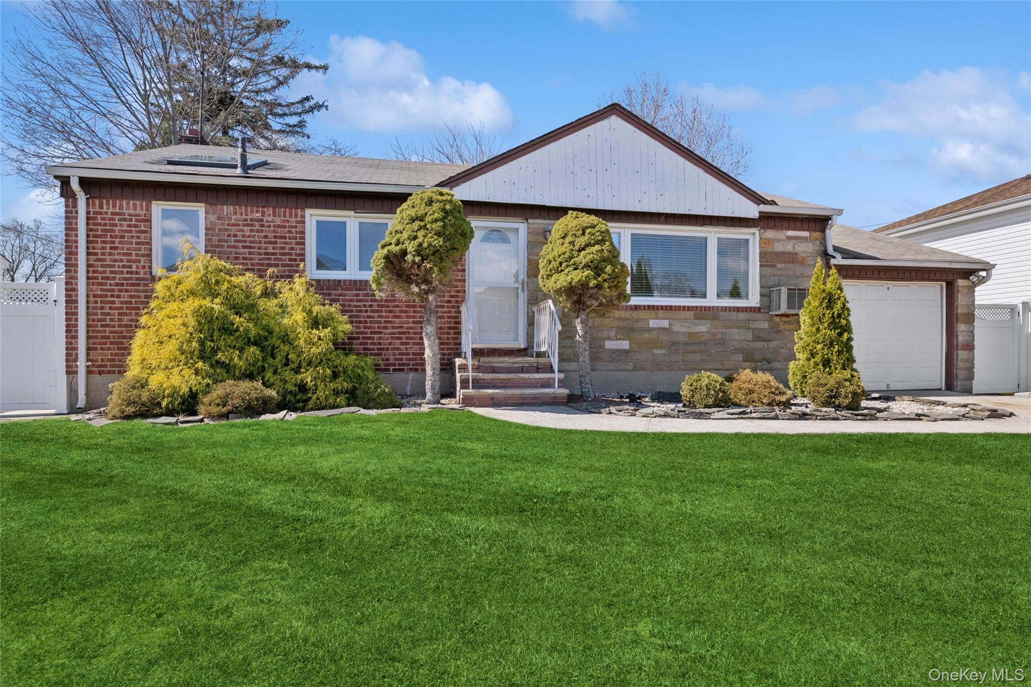 31 Evelyn Lane, Syosset, NY 11791