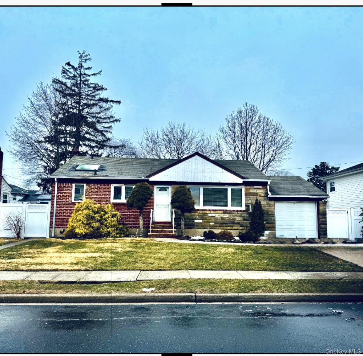 31 Evelyn Lane, Syosset, NY 11791