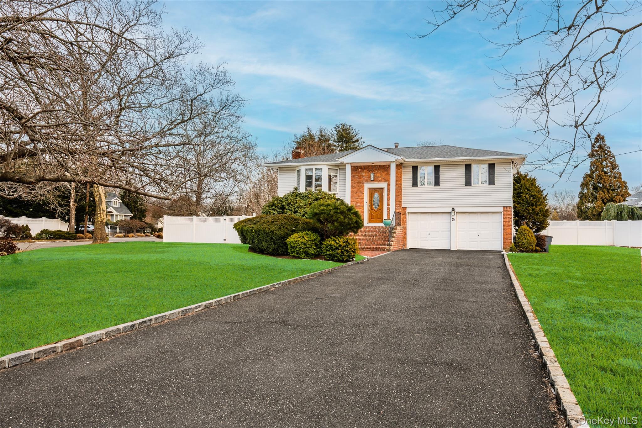 5 Metcale Lane, East Northport, NY 11731