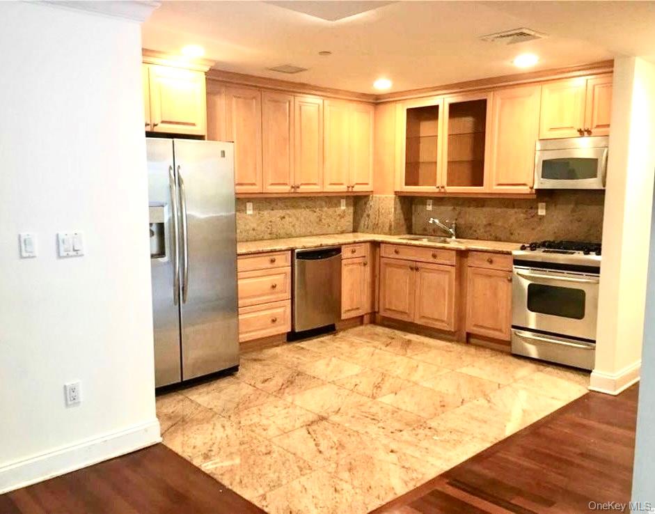 171 Great Neck Road # 1A, Great Neck, NY 11021