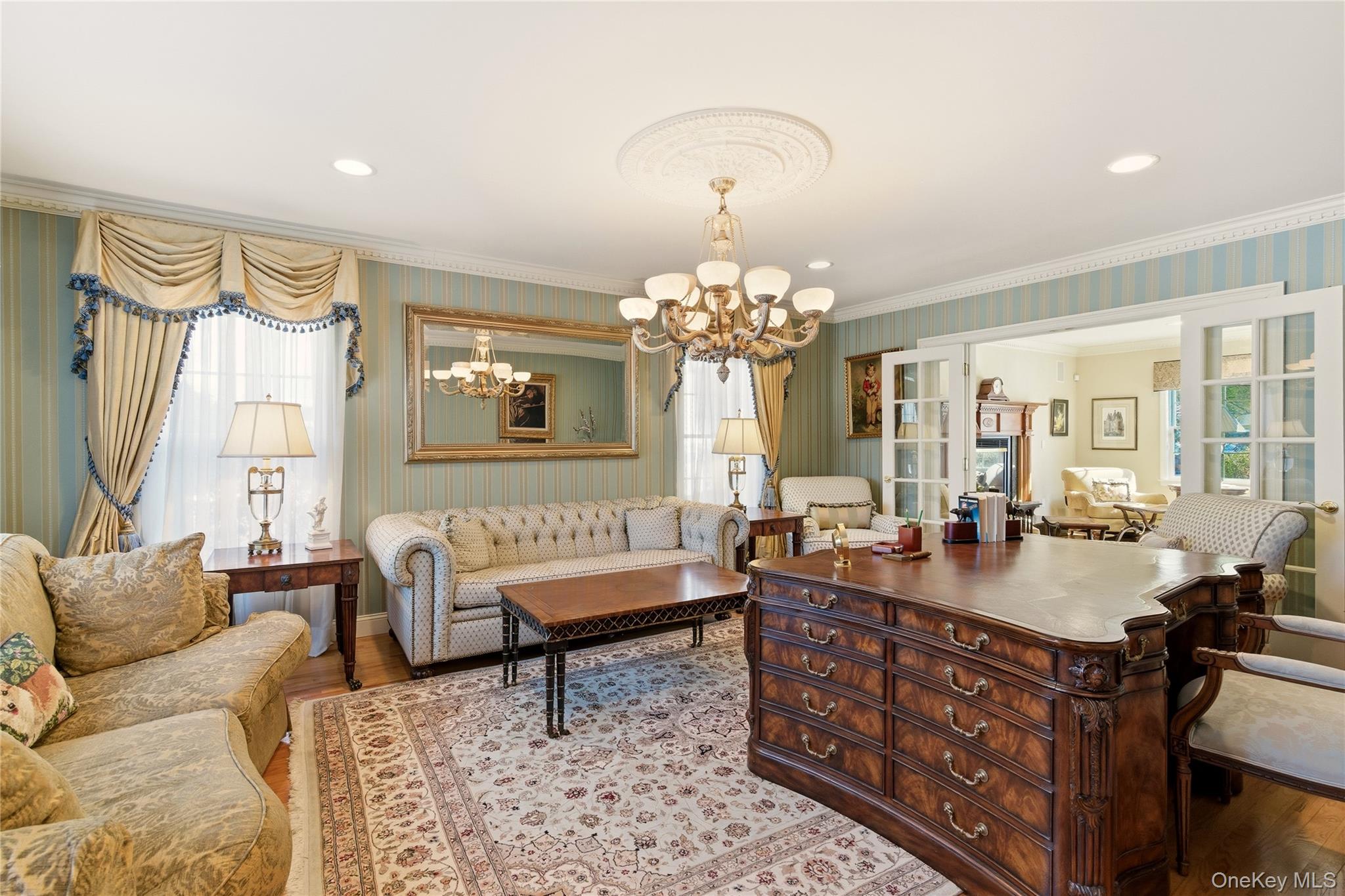 4 Peachtree Lane, Roslyn, NY 11576