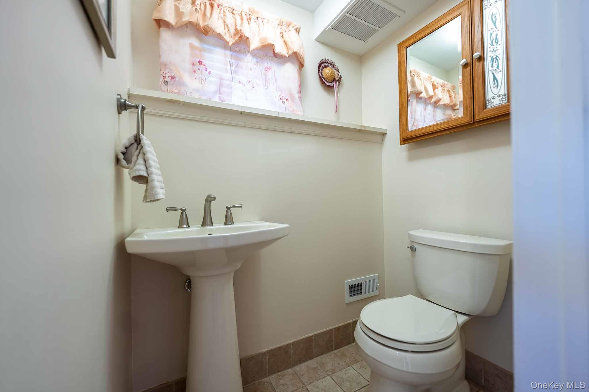 519 Gwynn Street, Babylon, NY 11702