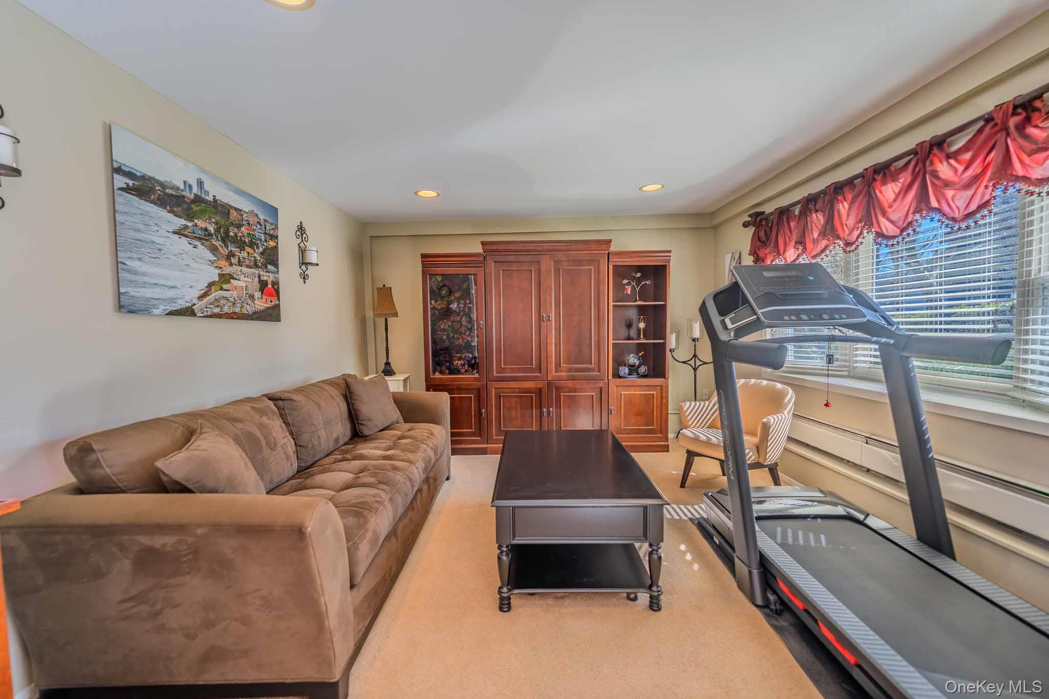 519 Gwynn Street, Babylon, NY 11702