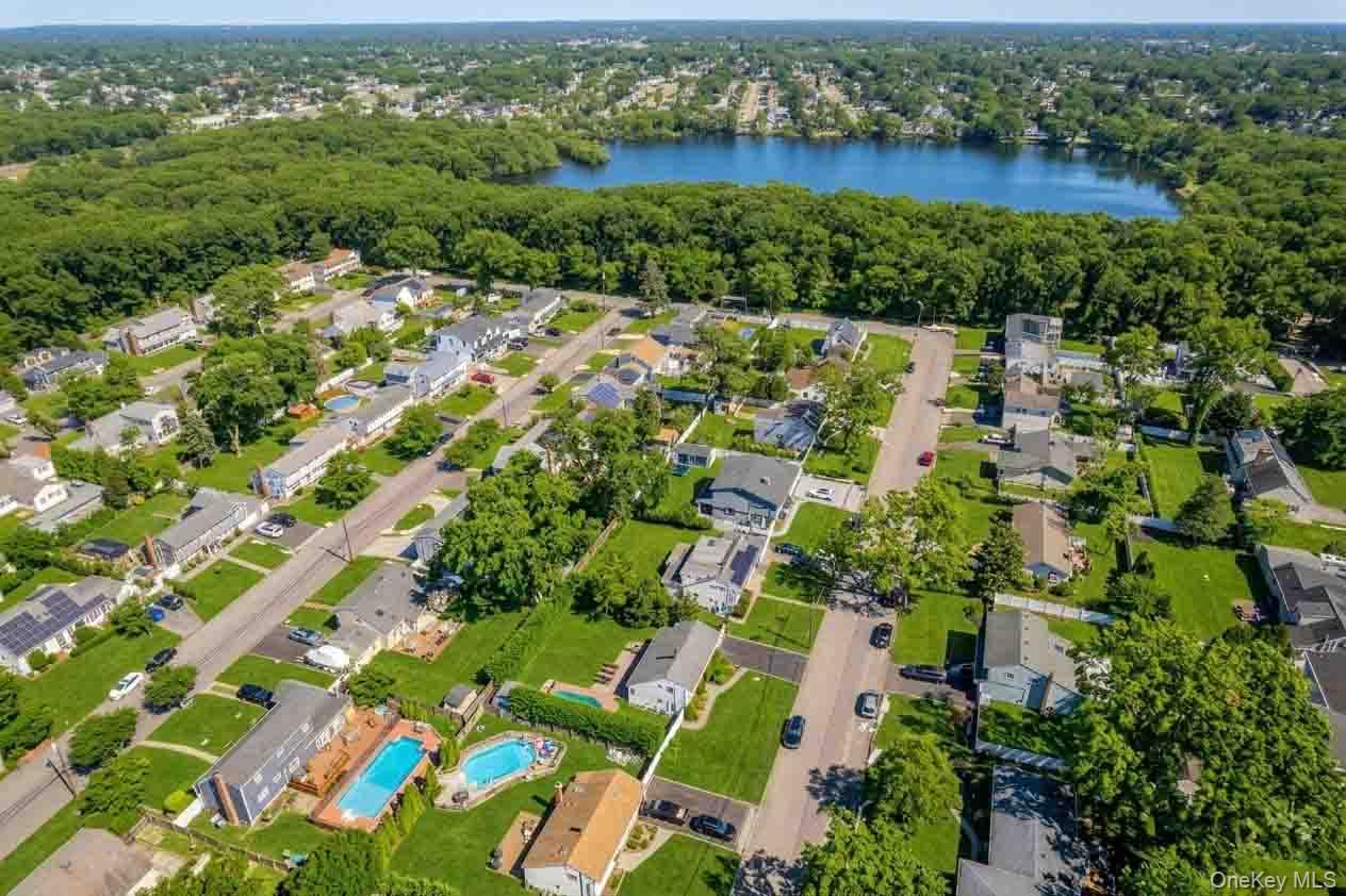 519 Gwynn Street, Babylon, NY 11702