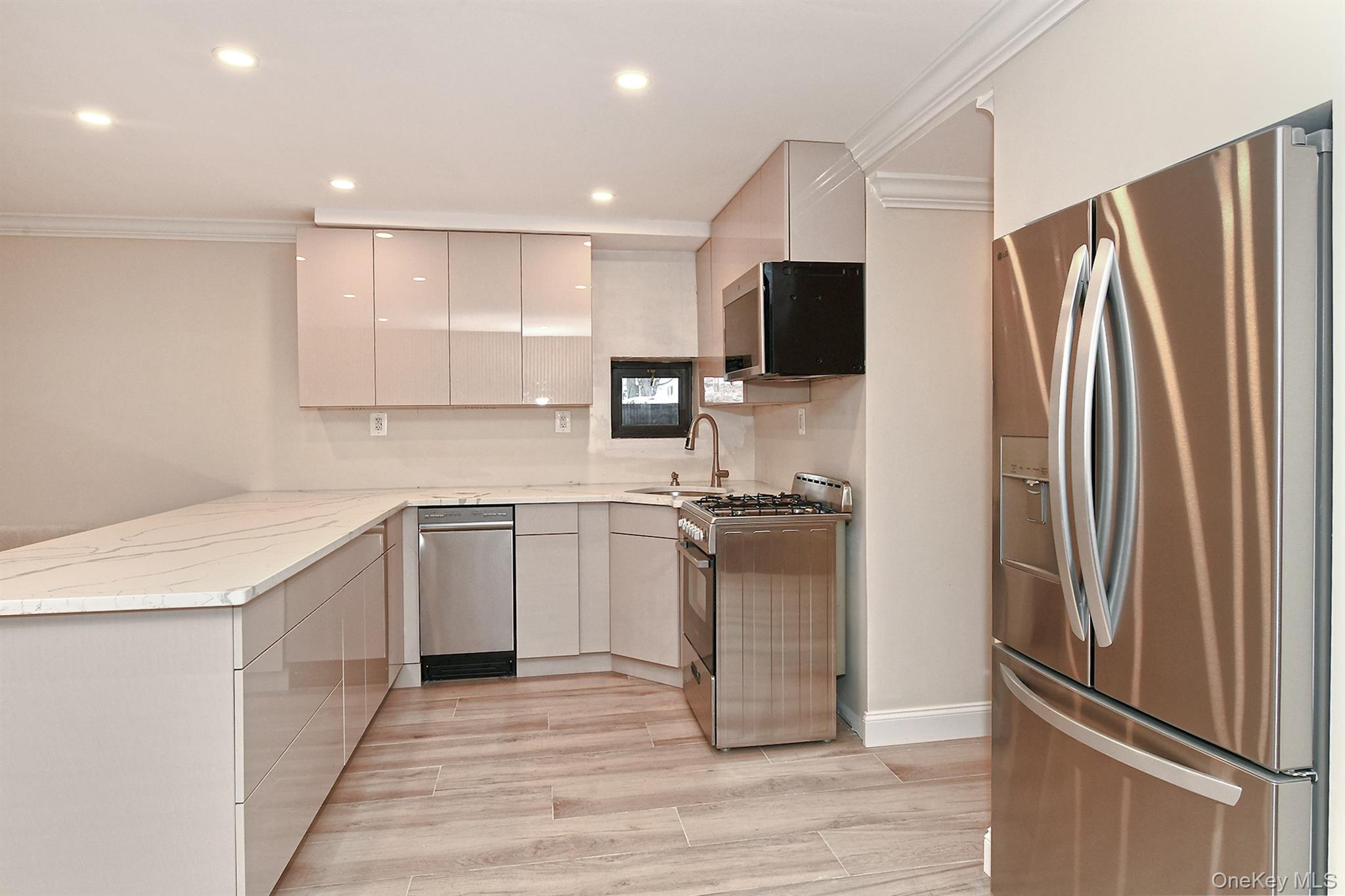 80 Lincoln Avenue # A6, Rockville Centre, NY 11750