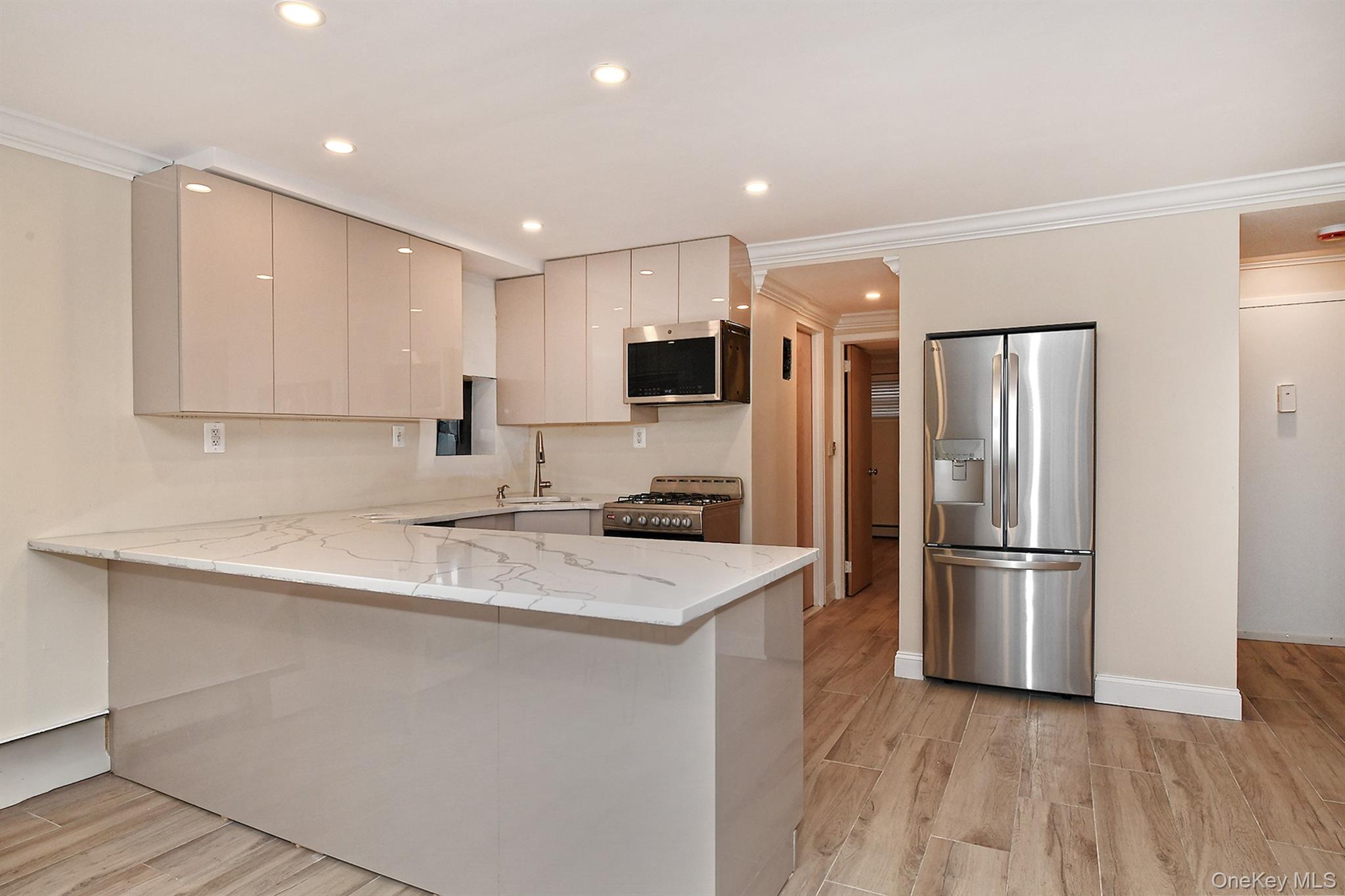 80 Lincoln Avenue # A6, Rockville Centre, NY 11750