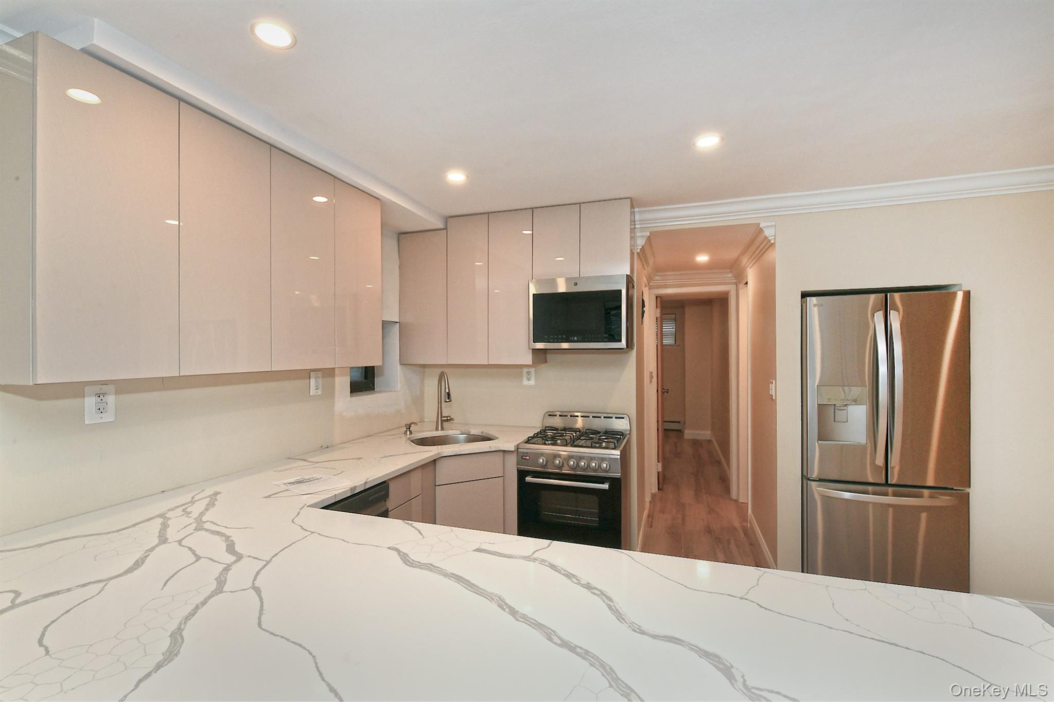 80 Lincoln Avenue # A6, Rockville Centre, NY 11750