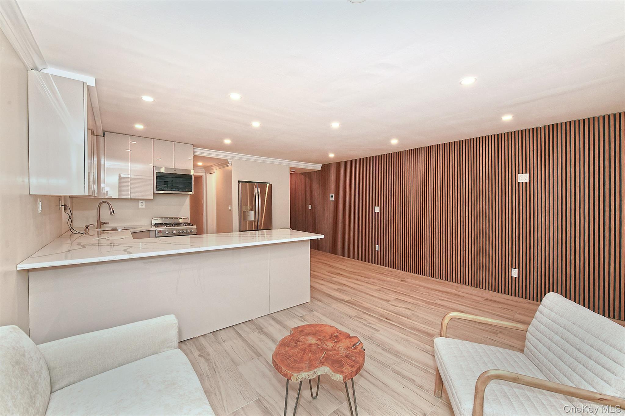 80 Lincoln Avenue # A6, Rockville Centre, NY 11750