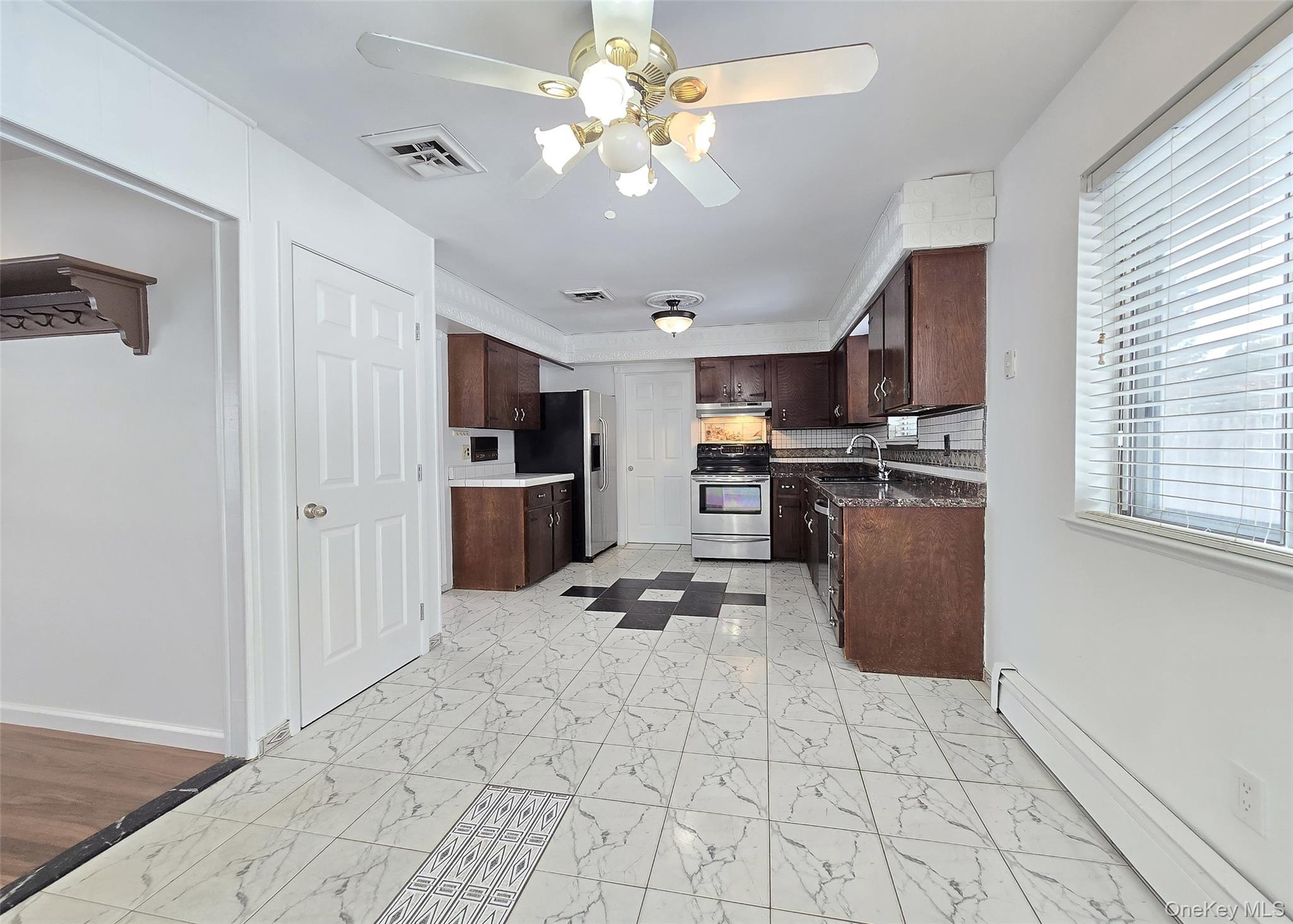 43 Fallen Leaf Road, Holbrook, NY 11741