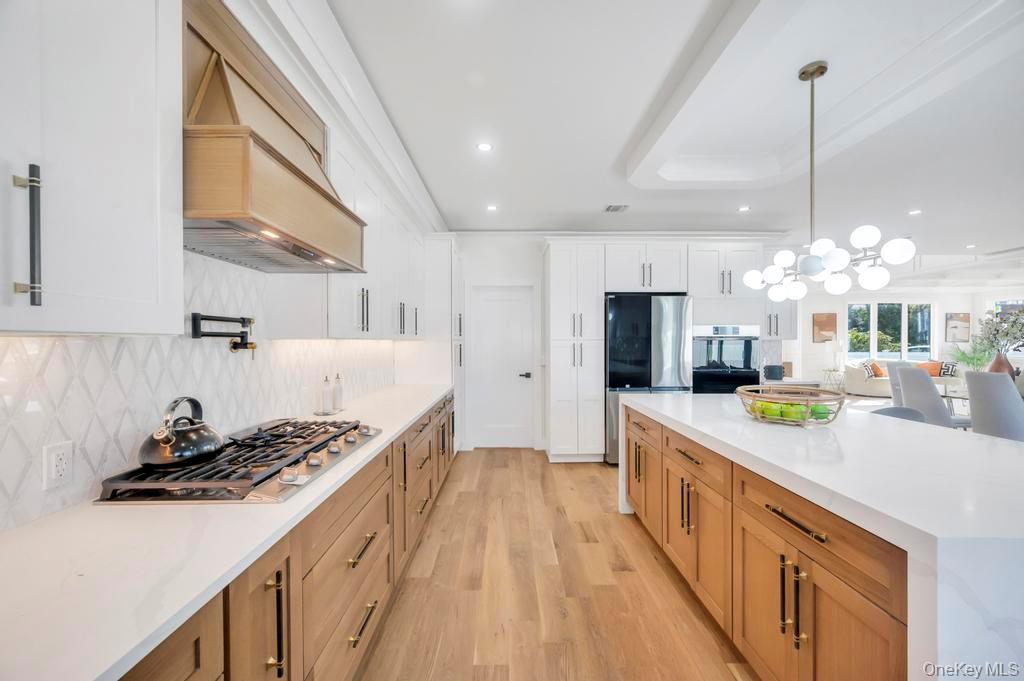 1 Straight Lane, Levittown, NY 11756