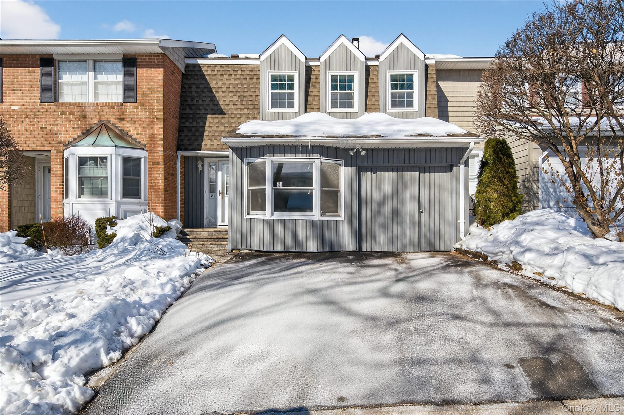 61 Estate Court # 61, Woodbury, NY 11797