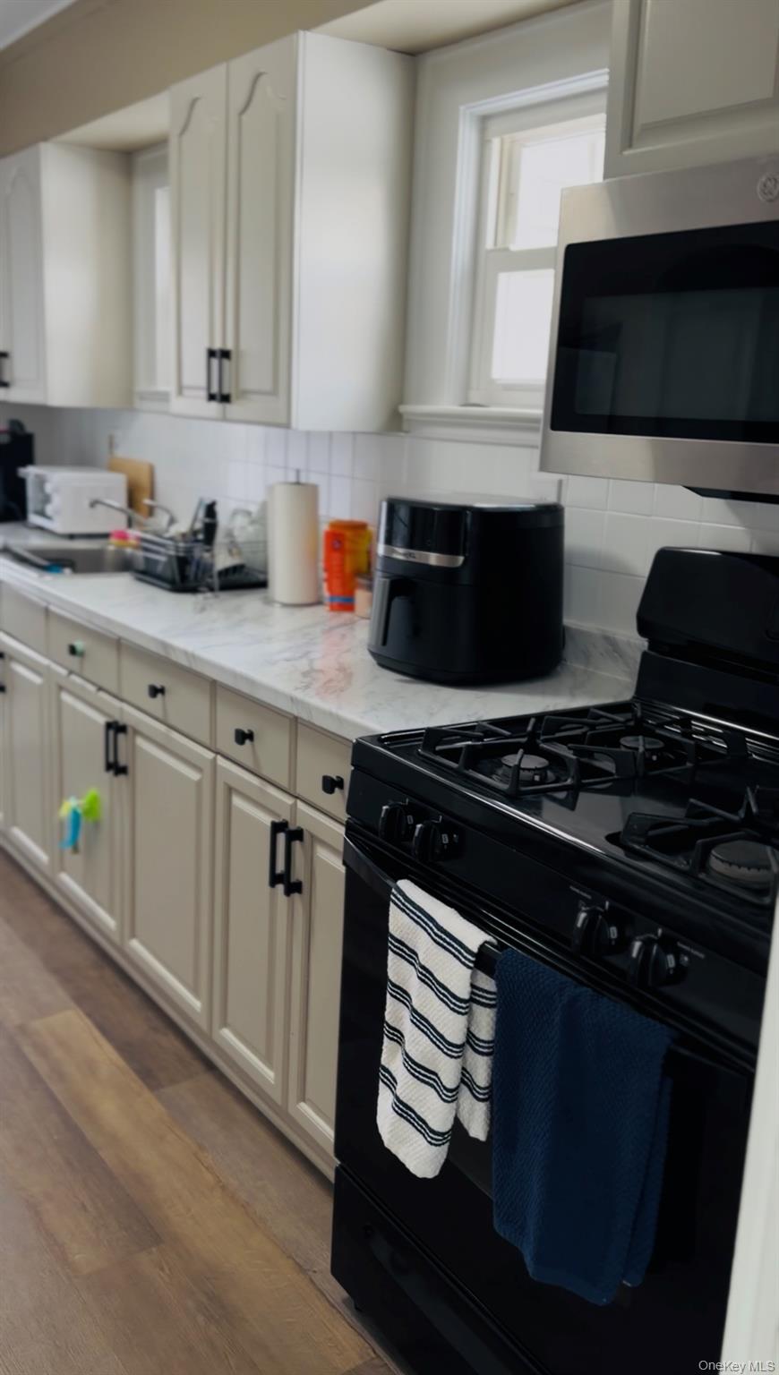 31 Ireland Place, Amityville, NY 11701