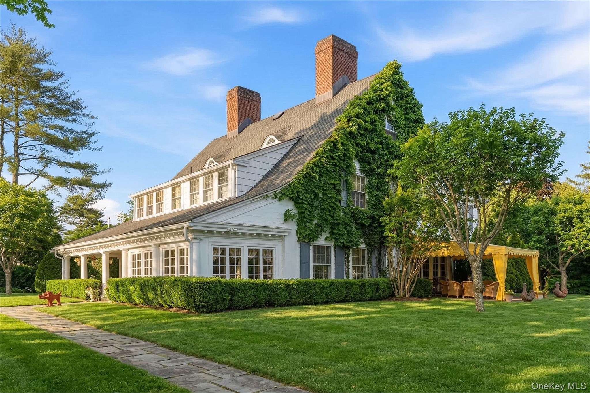 42 Clocktower Lane, Old Westbury, NY 11568