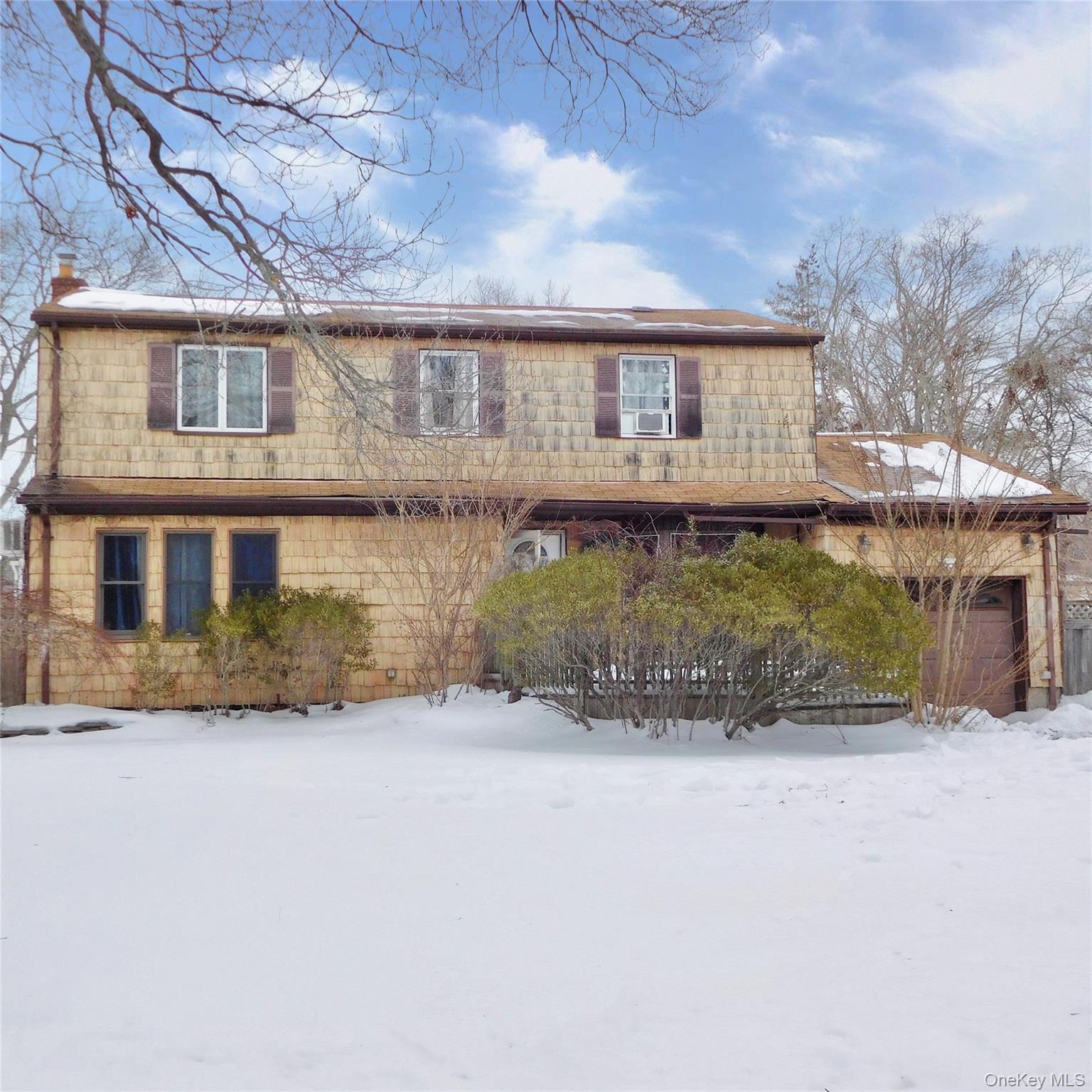 639 5th Street, Ronkonkoma, NY 11779