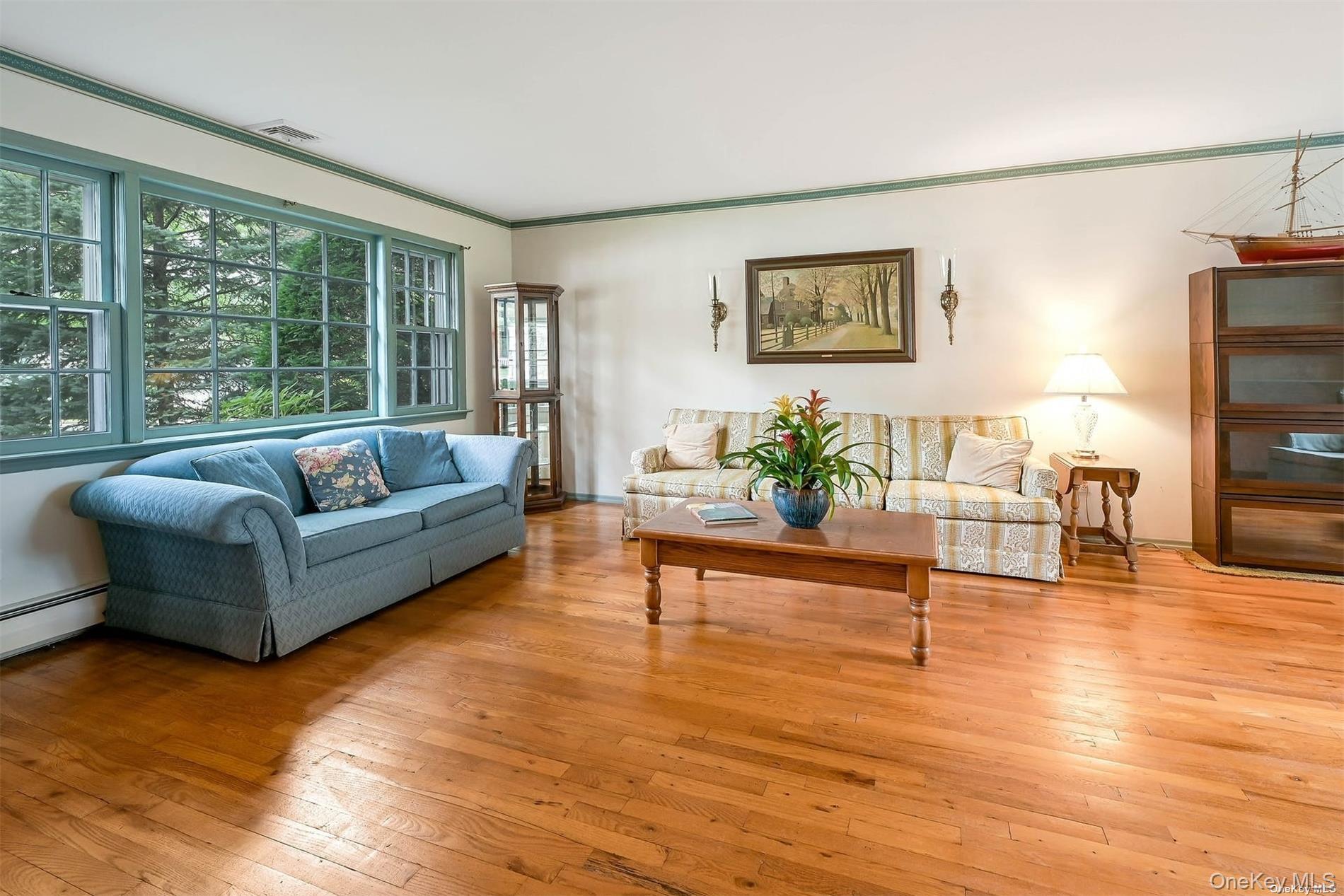 5 Bronze Court, Huntington, NY 11743