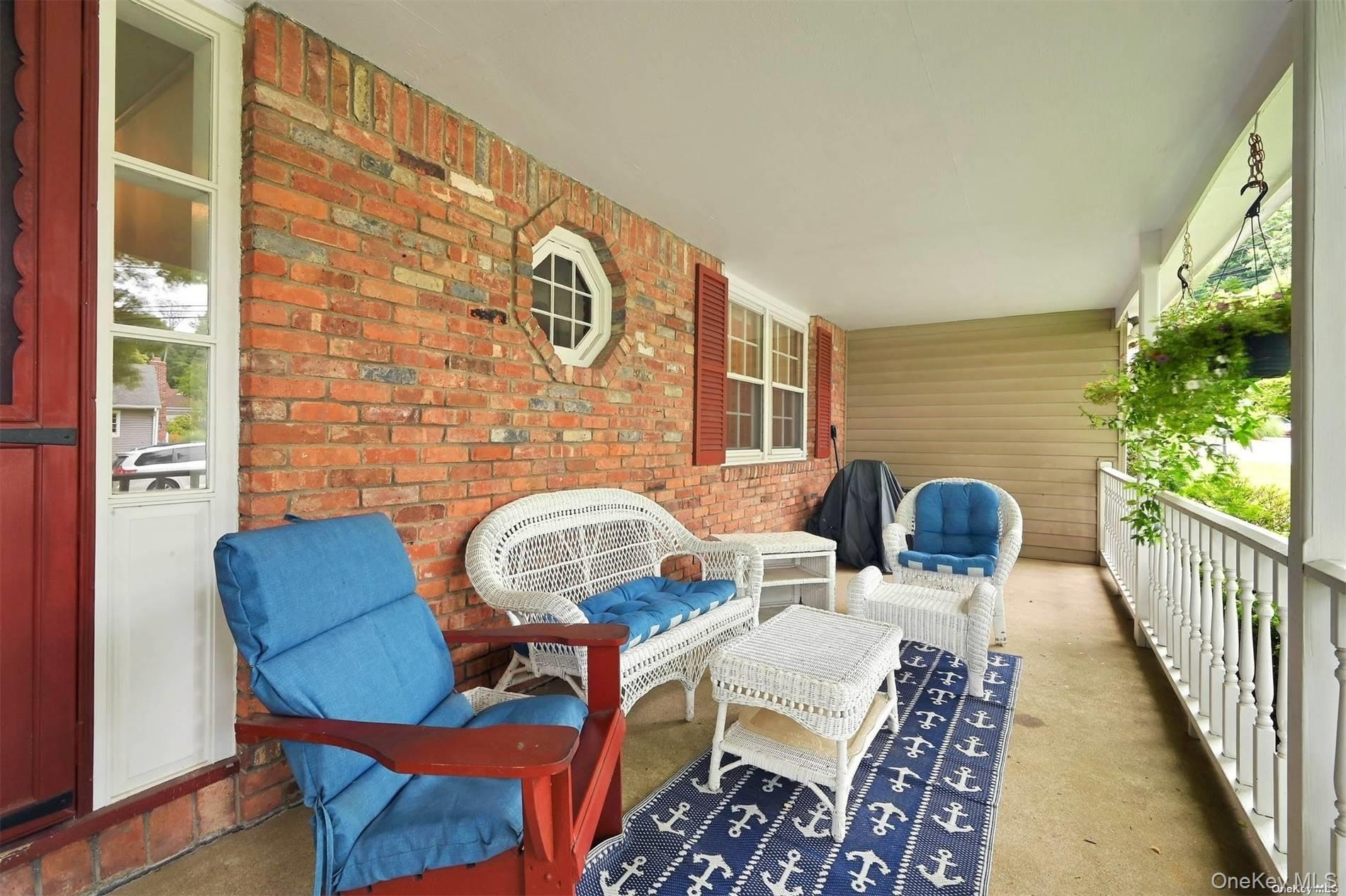 5 Bronze Court, Huntington, NY 11743