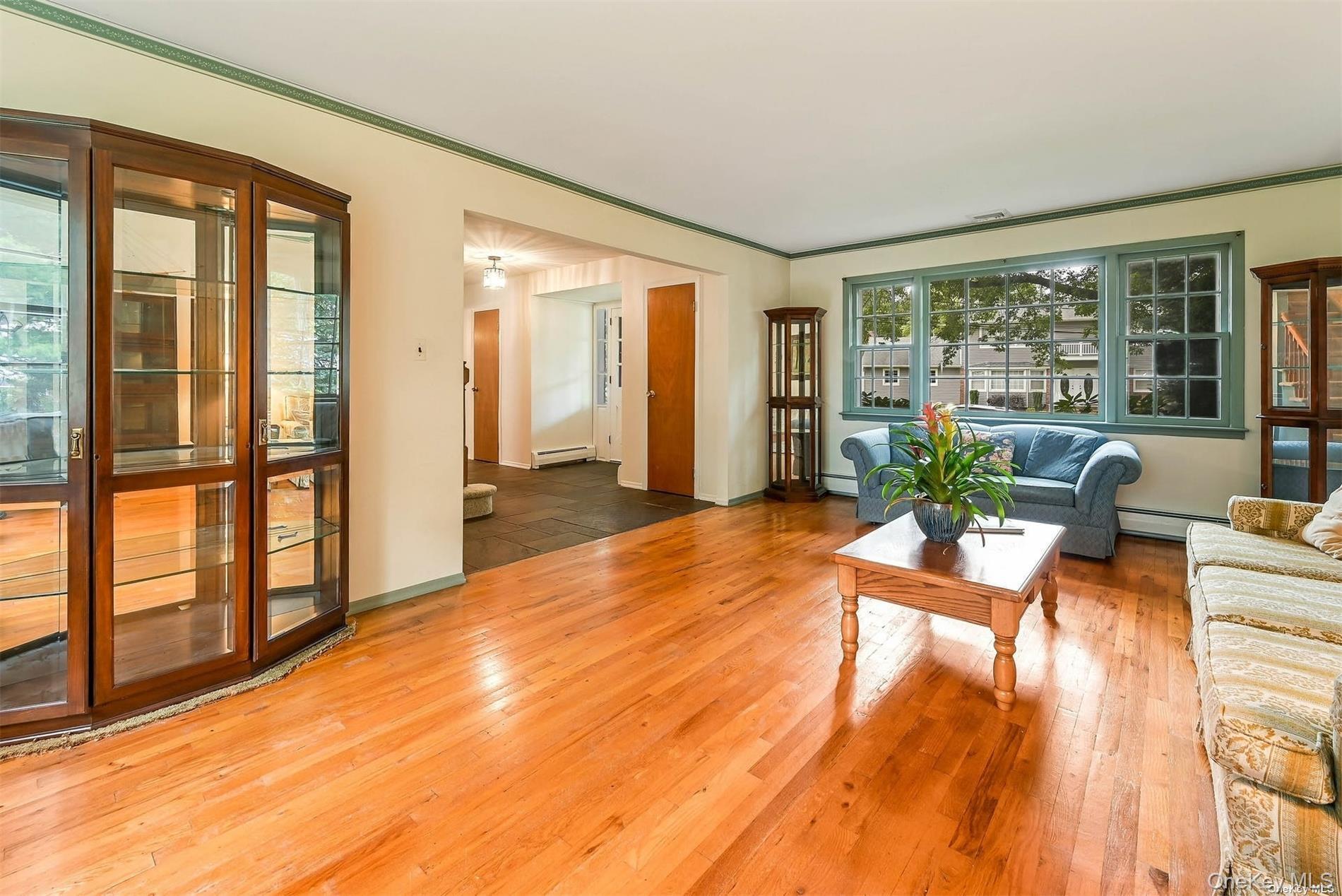 5 Bronze Court, Huntington, NY 11743