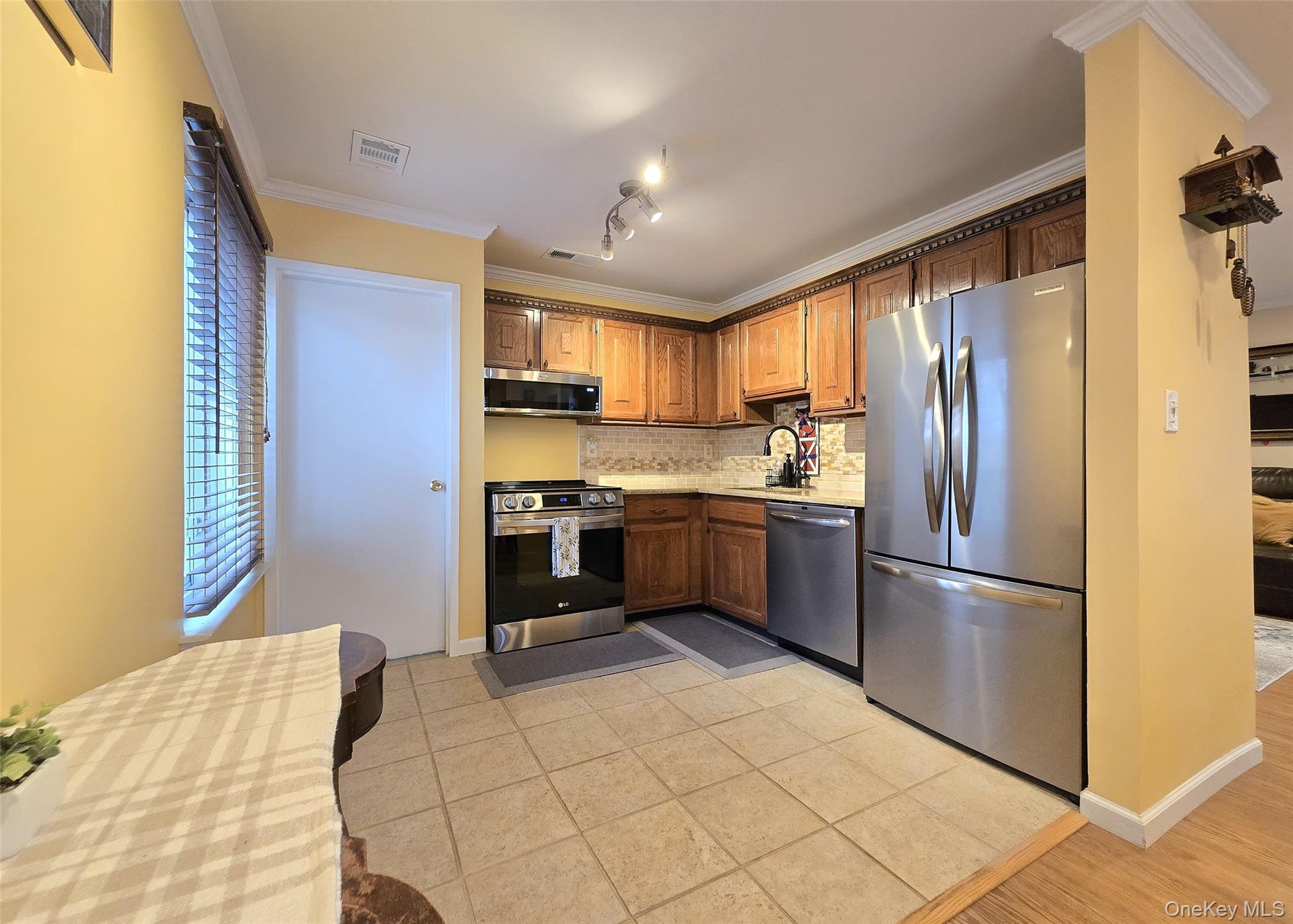 392 Clubhouse Court, Coram, NY 11727