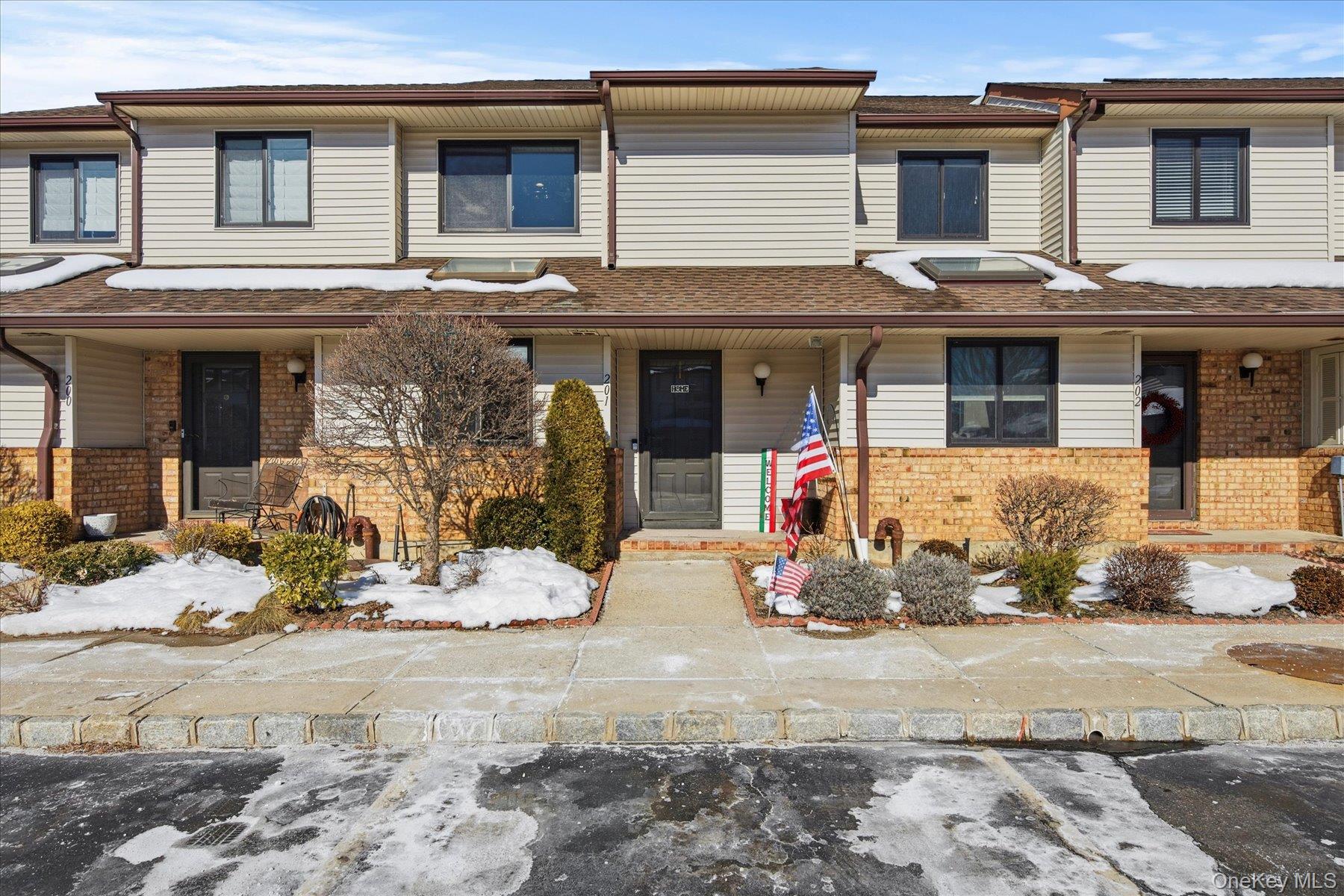 201 Poplar Court # 201, Wantagh, NY 11793