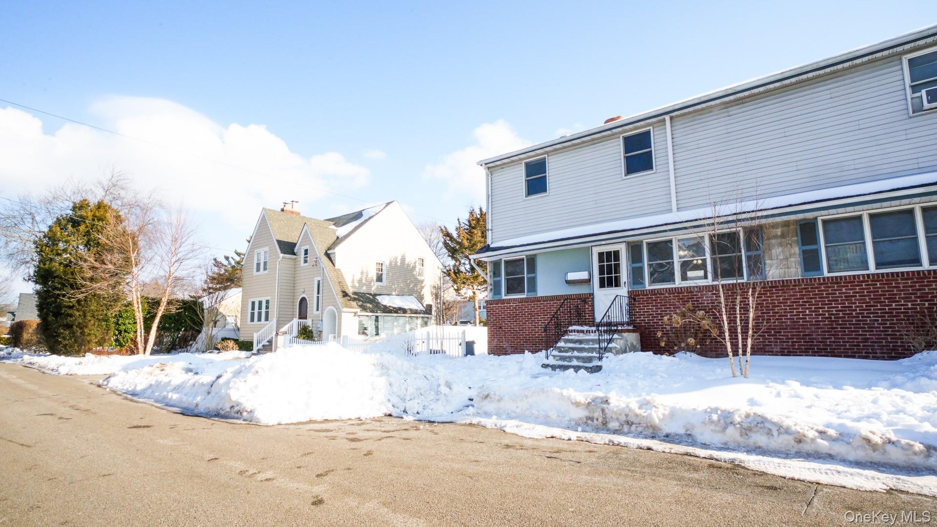 5 Pearsall Place, Babylon, NY 11702