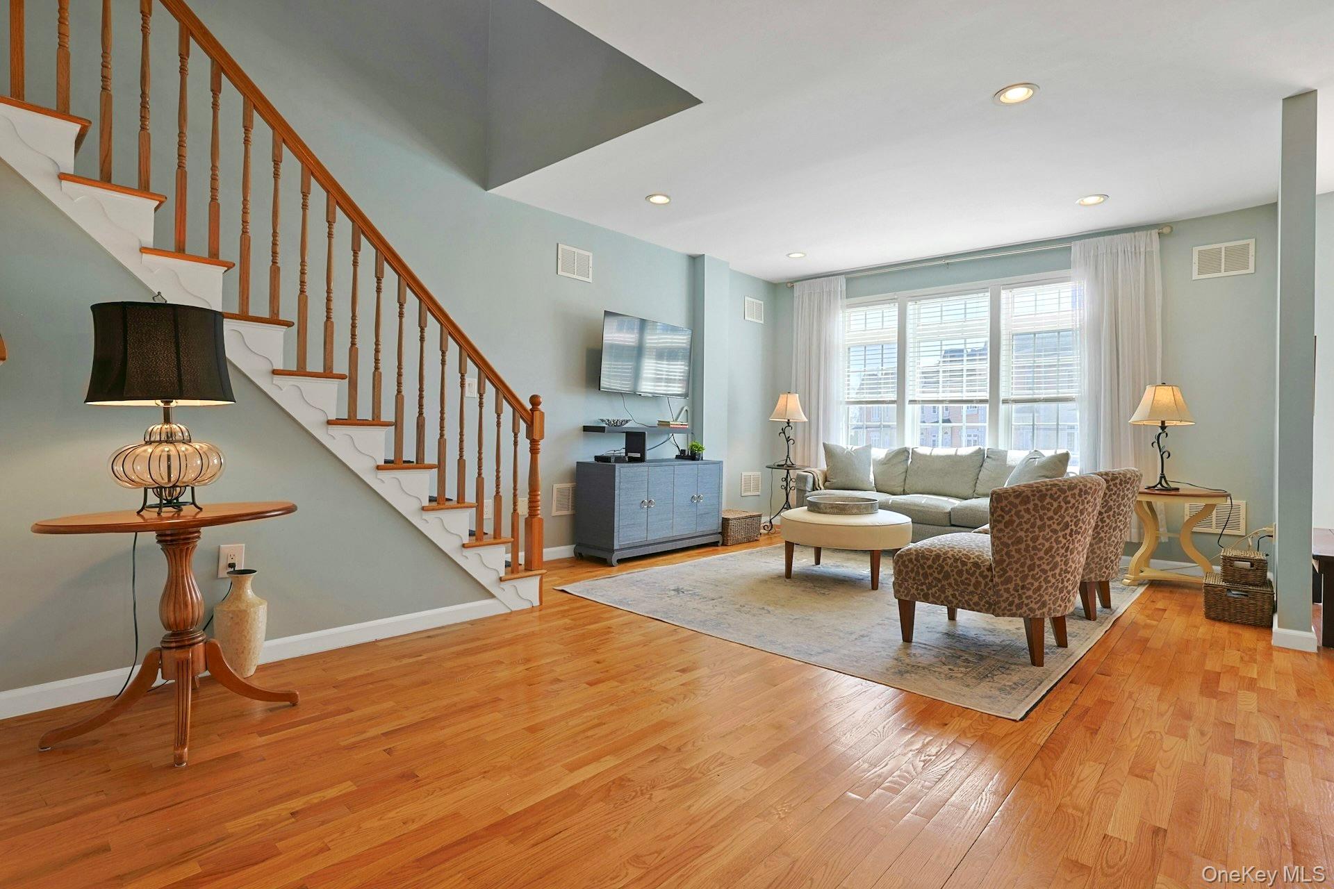 44 Alexander Court, Nanuet, NY 10954