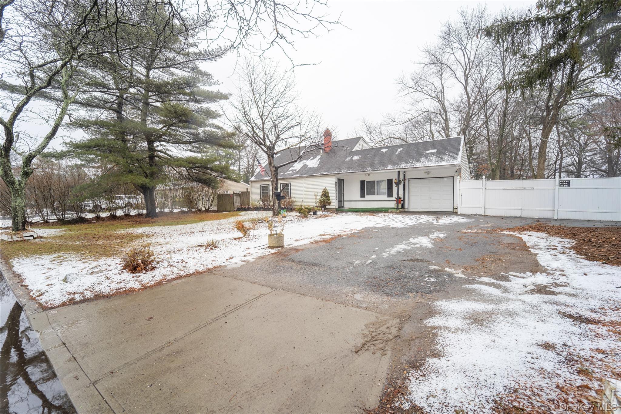 382 Jamaica Avenue, Medford, NY 11763