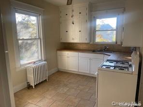 33 Landing Rd, Glen Cove, NY 11542