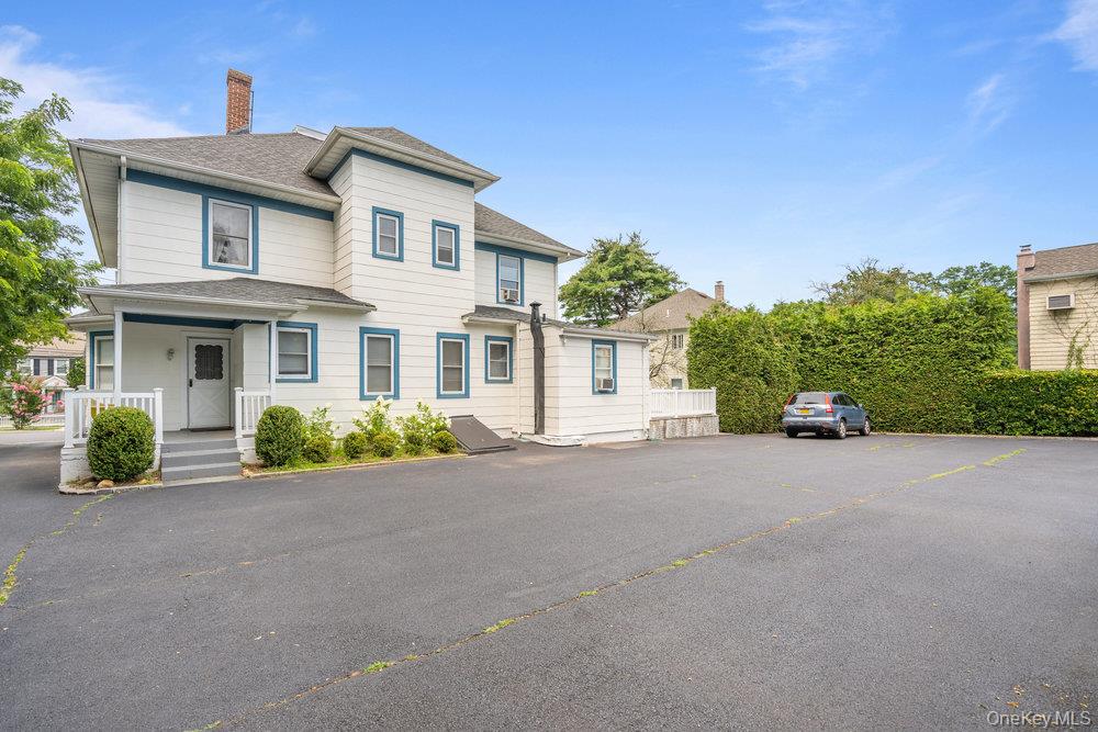 33 Landing Rd, Glen Cove, NY 11542