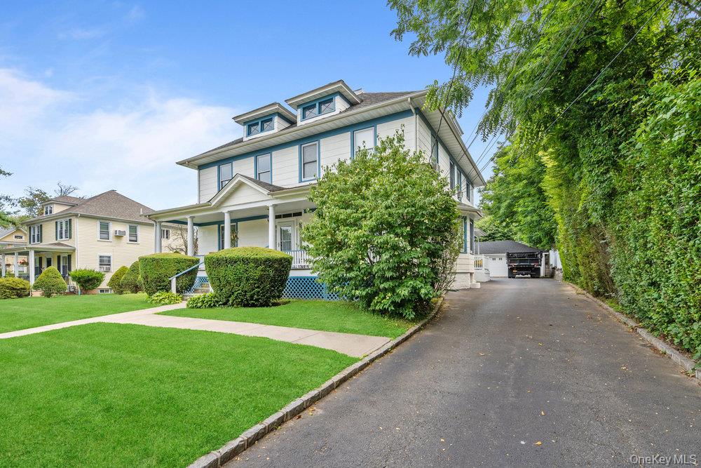 33 Landing Rd, Glen Cove, NY 11542