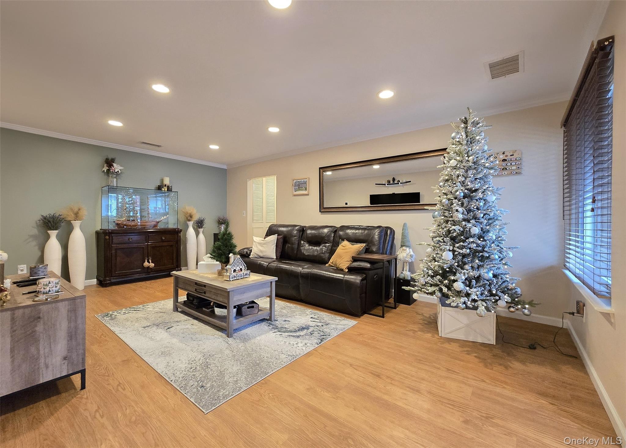 392 Clubhouse Court, Coram, NY 11727