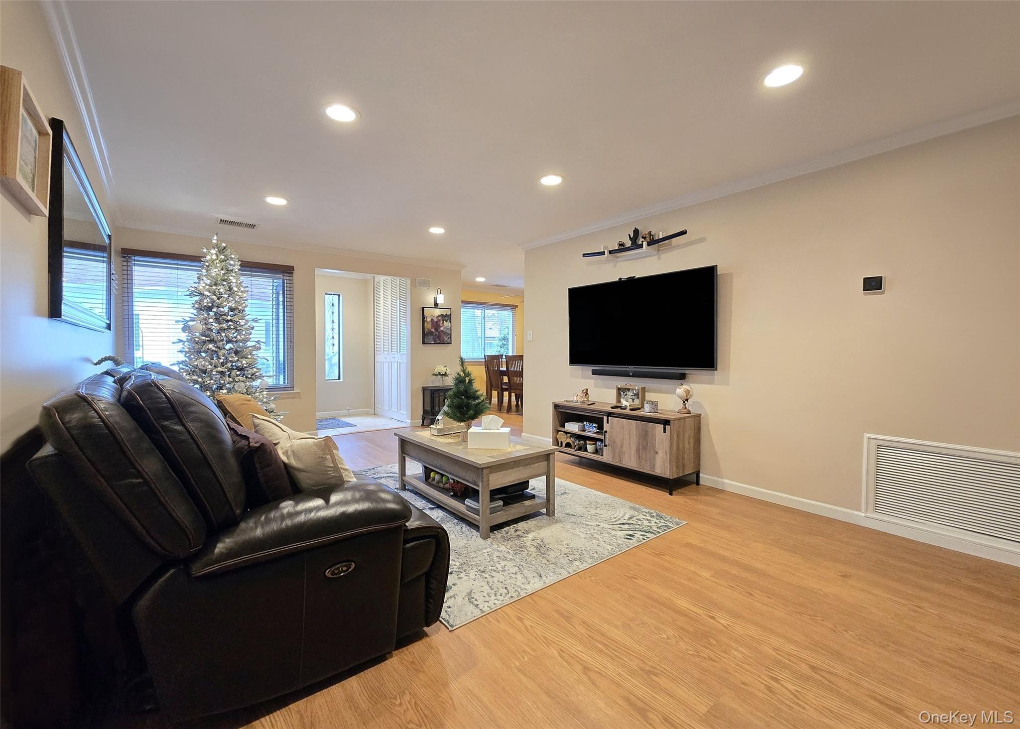 392 Clubhouse Court, Coram, NY 11727