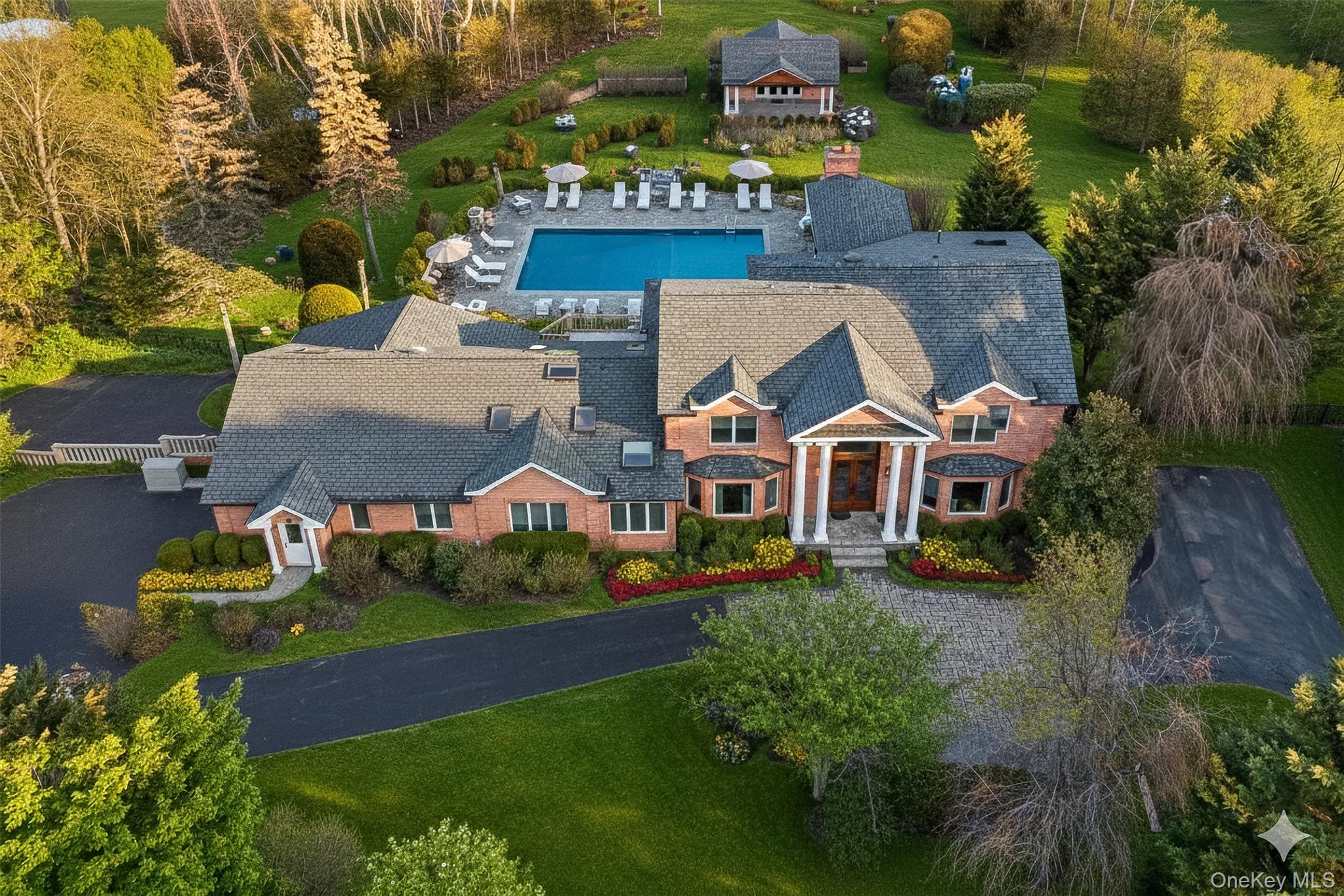 8 Brookville Lane Lane, Brookville, NY 11545