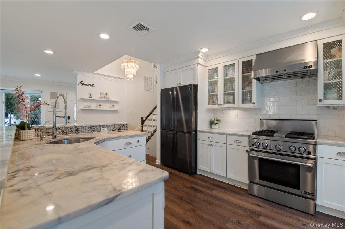 45 Pickwick Drive N, Syosset, NY 11791