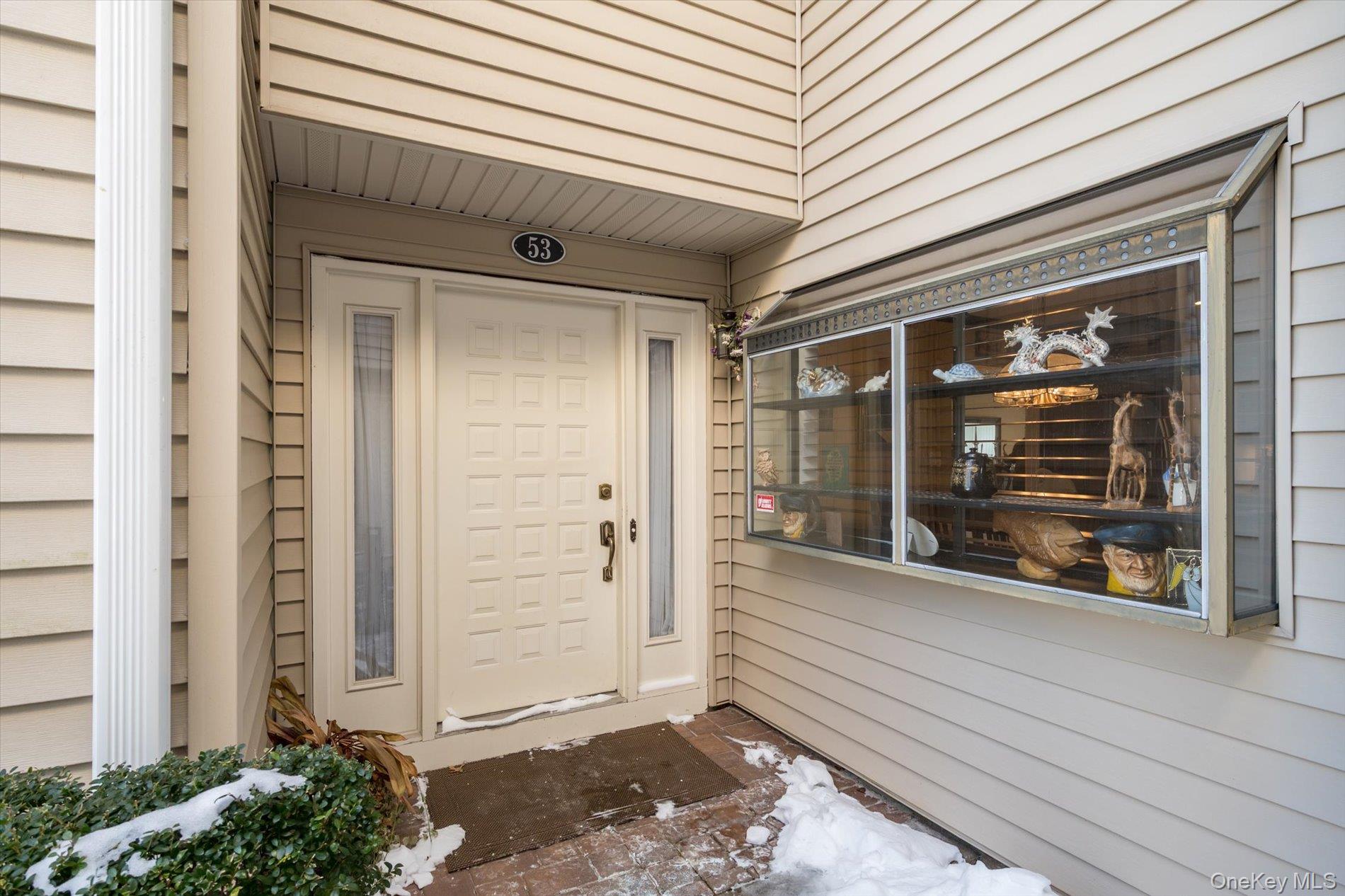 53 Chestnut Lane, Woodbury, NY 11797