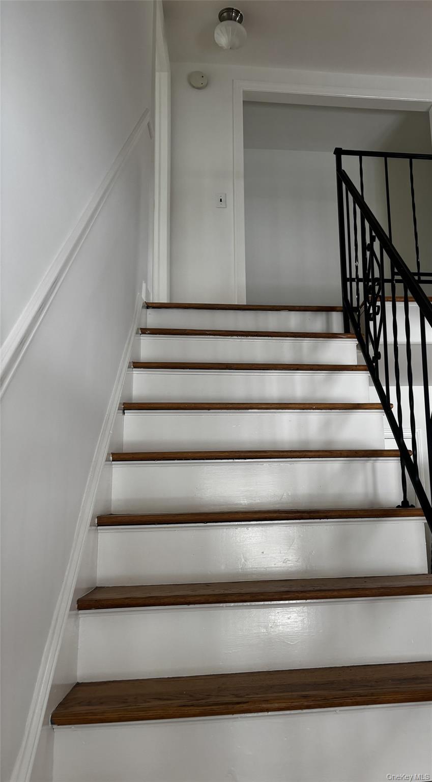 35 Lone Oak Drive, Centerport, NY 11721