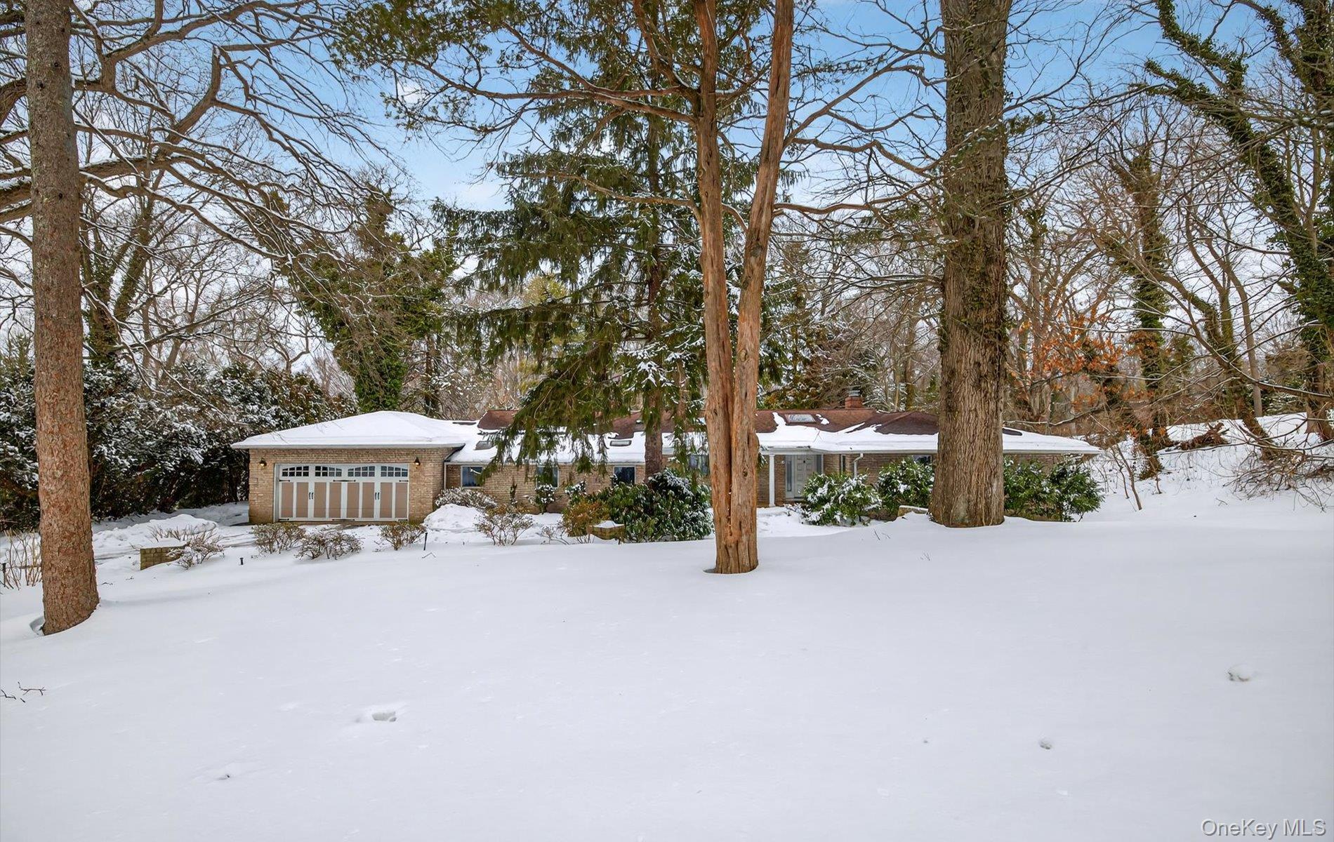 11 Juneau Boulevard, Woodbury, NY 11797