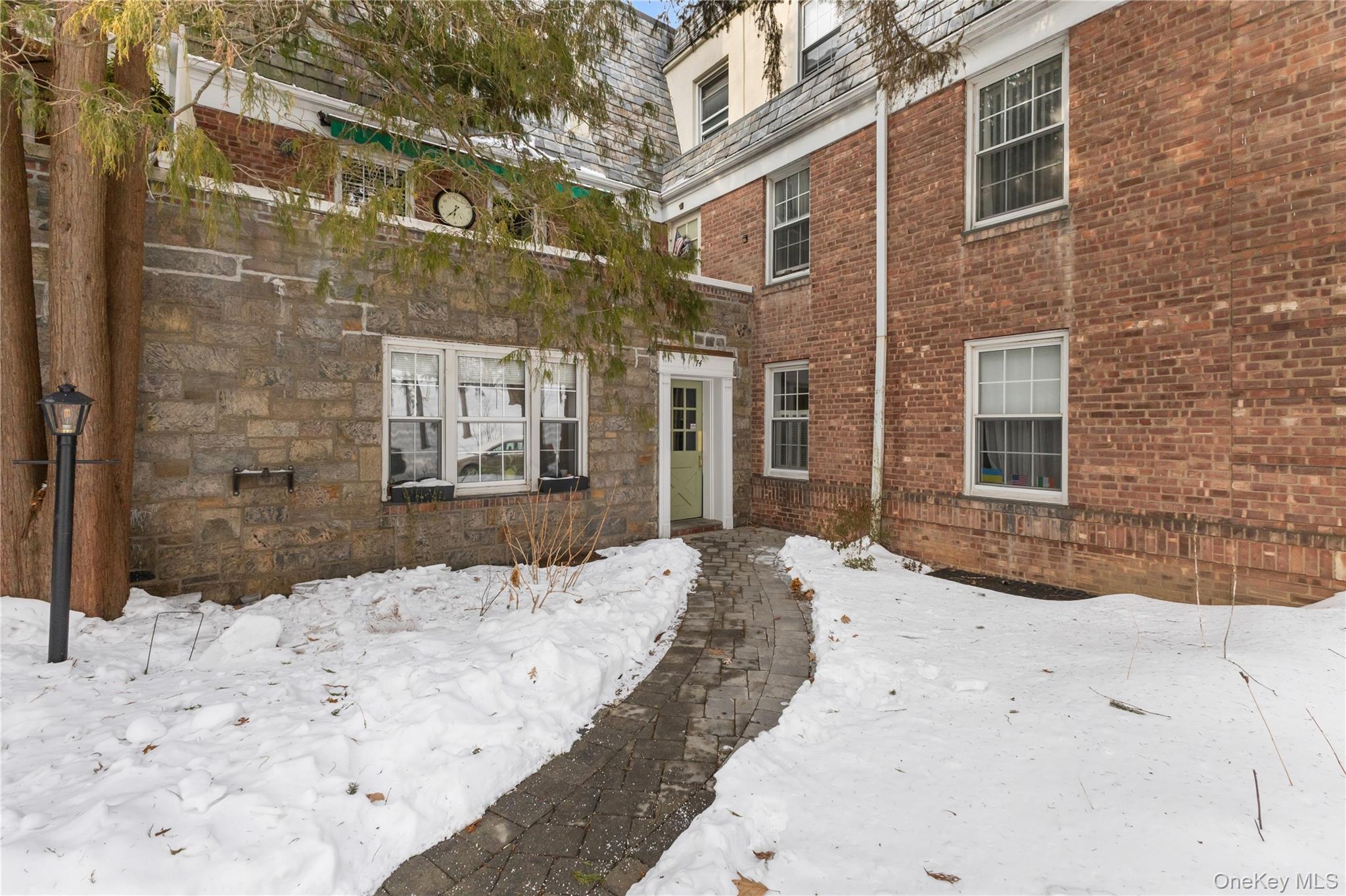 74 Pinewood Road # 2F, Hartsdale, NY 10530