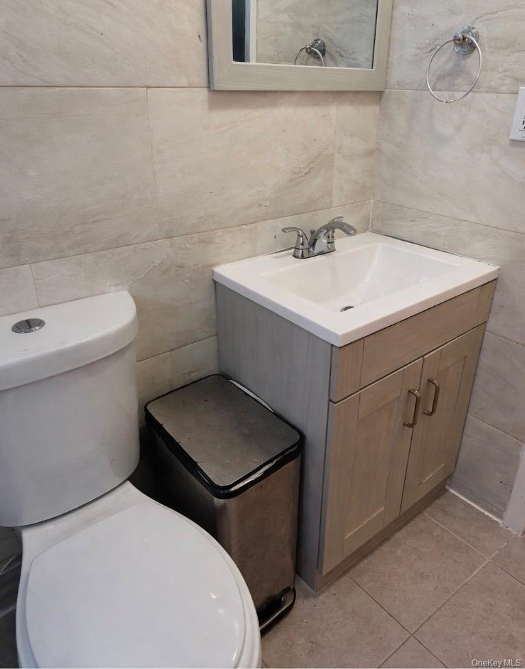 49 Spindle Road, Hicksville, NY 11801