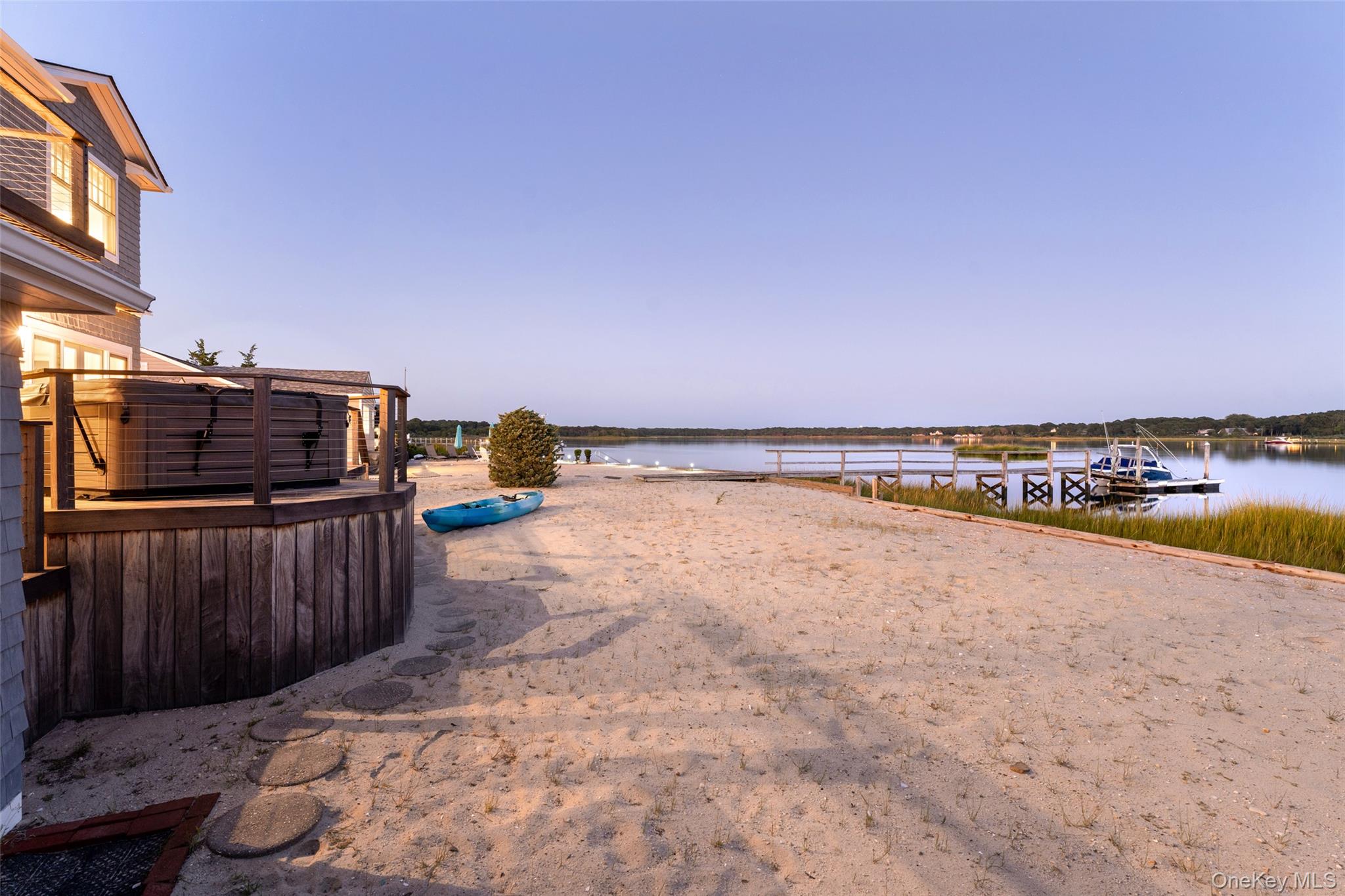 8 Landsend Lane, Southampton, NY 11968