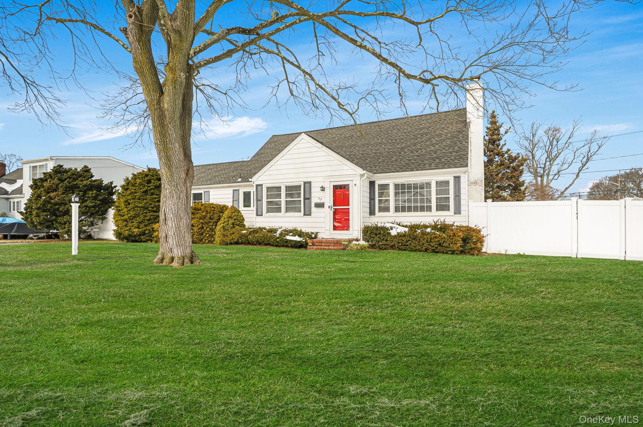 53 Canterbury Lane, North Babylon, NY 11703